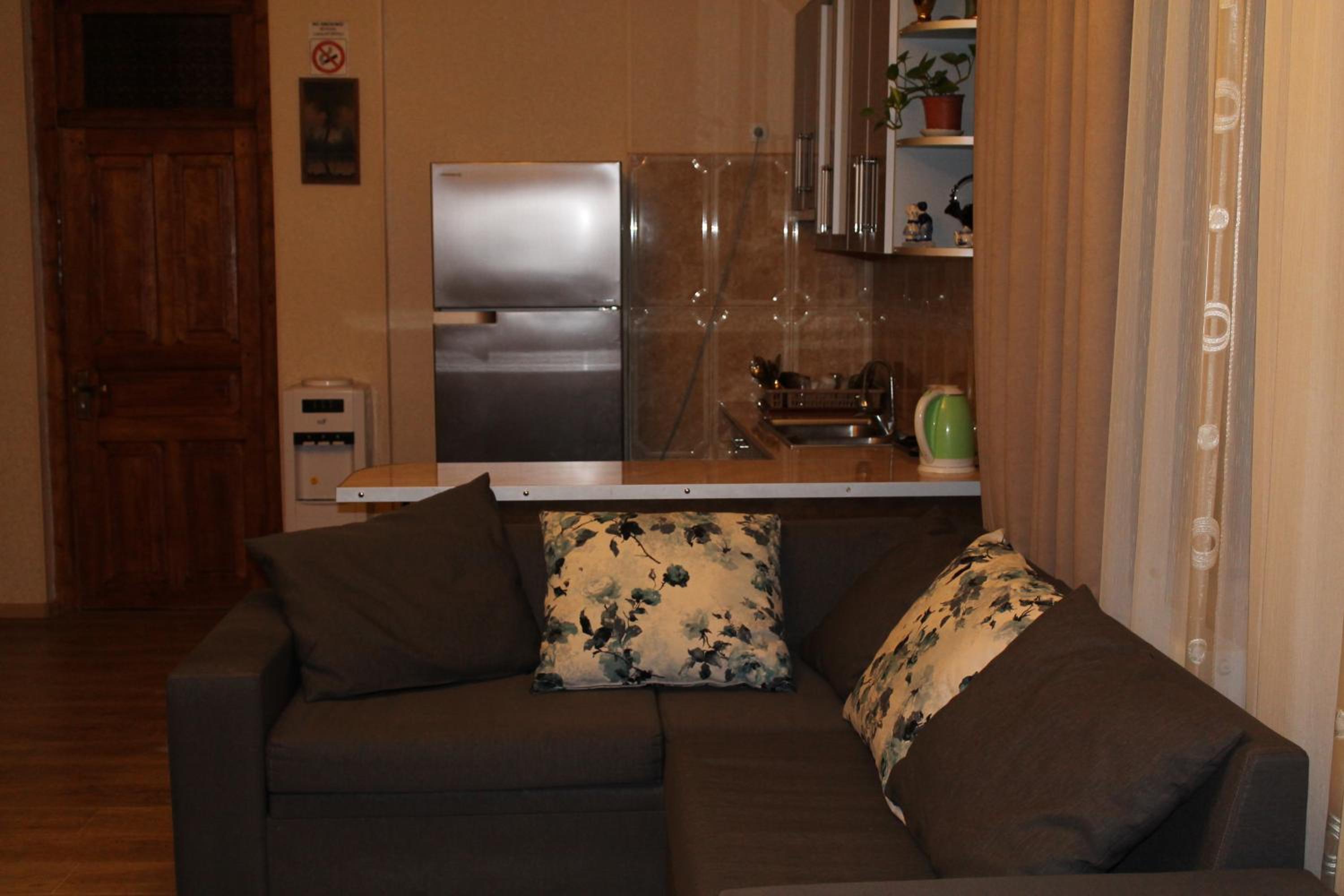 Economy Triple Room photo 2