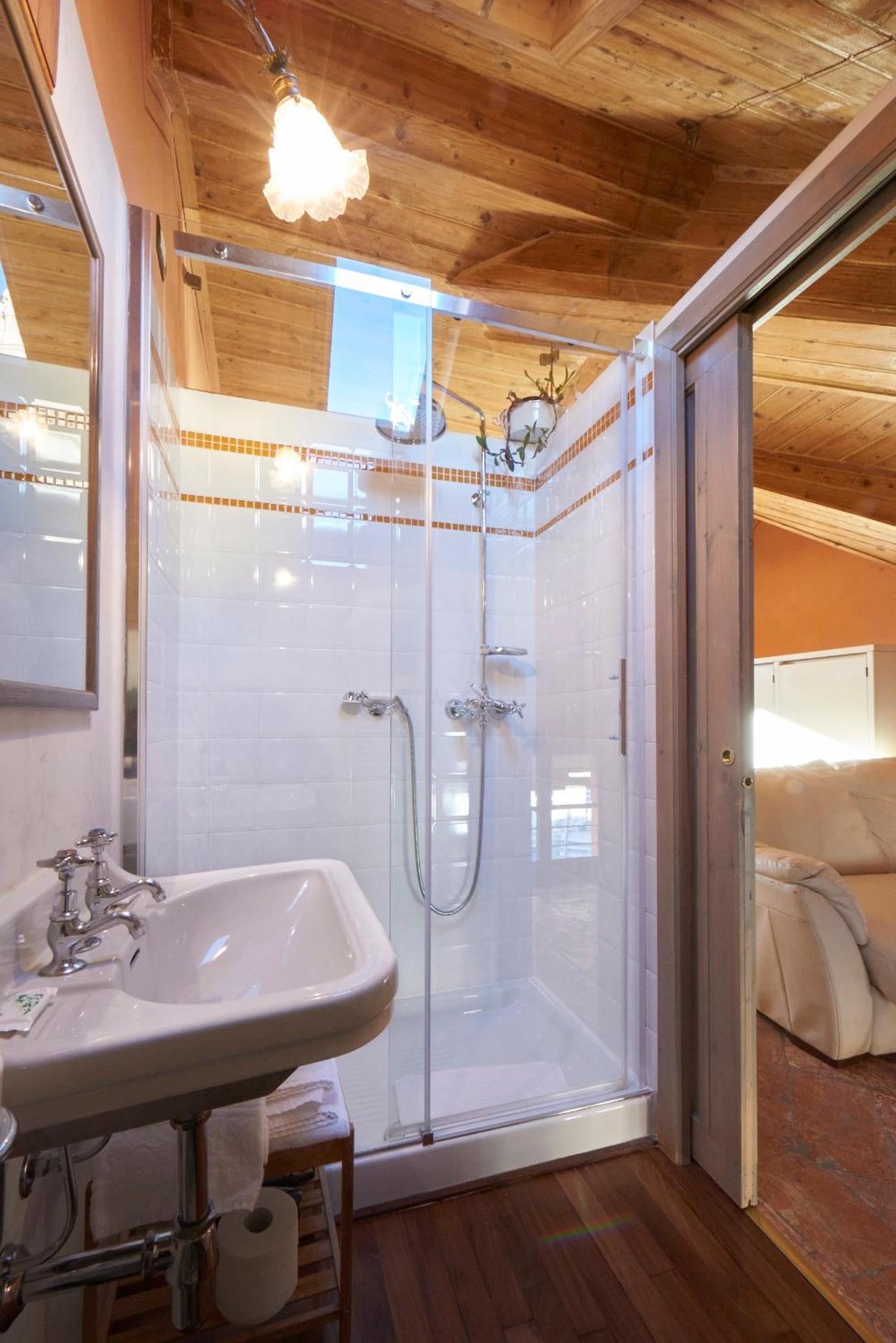 Double Room - Attic photo 3