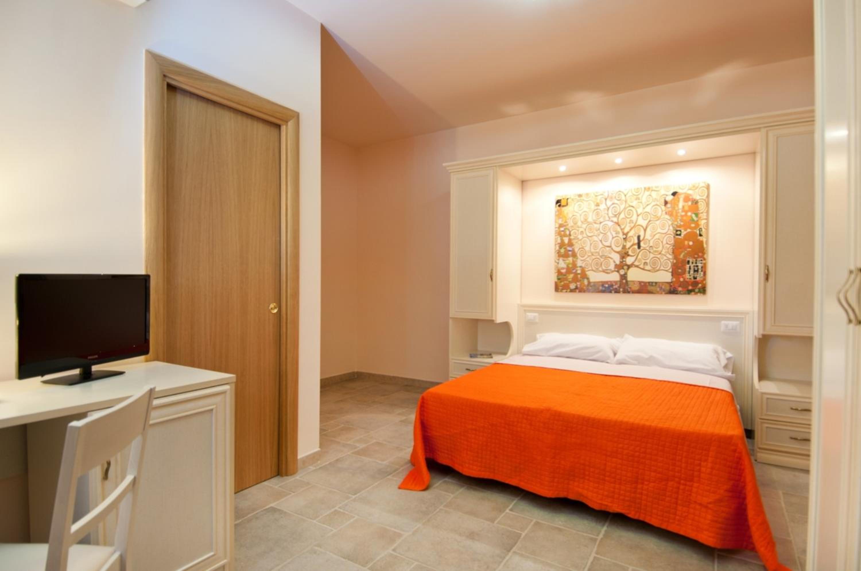 Double Room - Photo 4