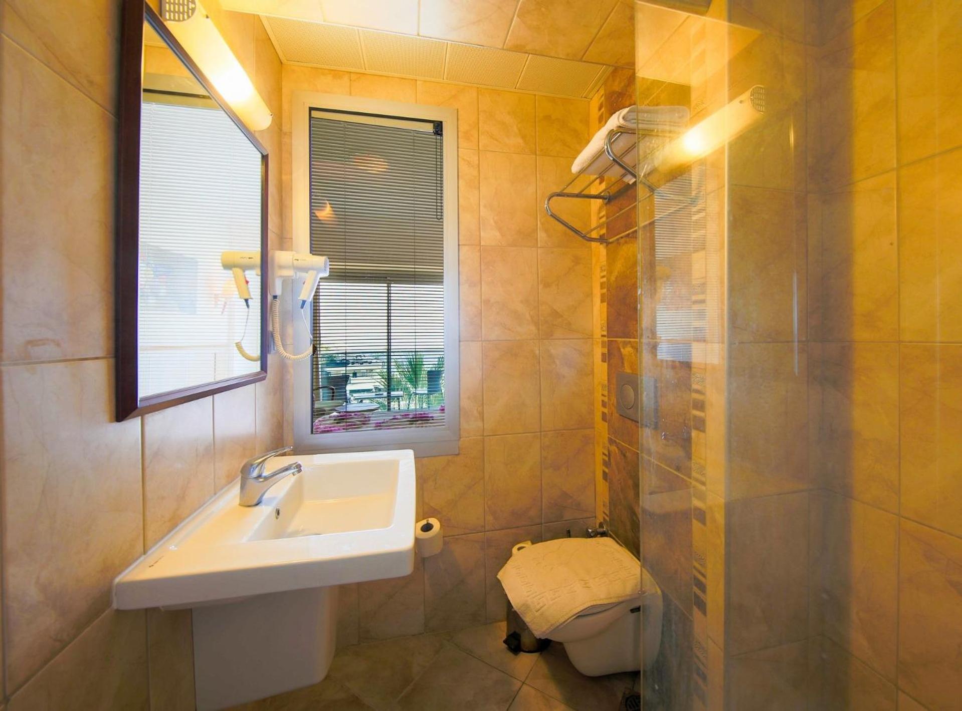 Budget Double or Twin Room - Photo 3