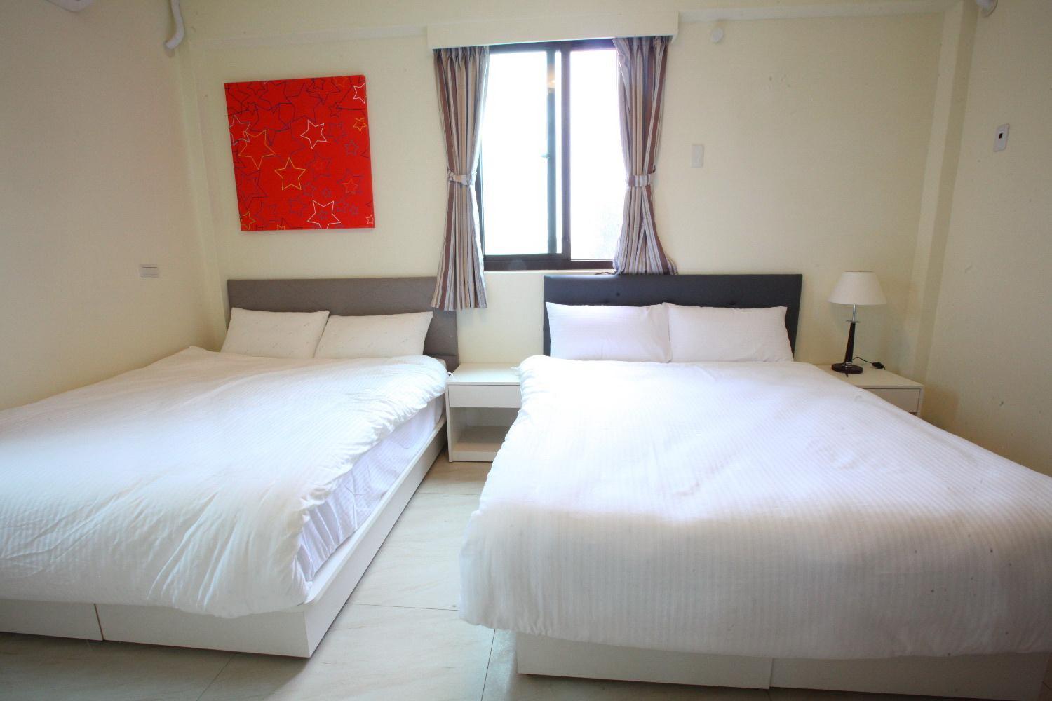 Quadruple Room with Private Bathroom photo 3