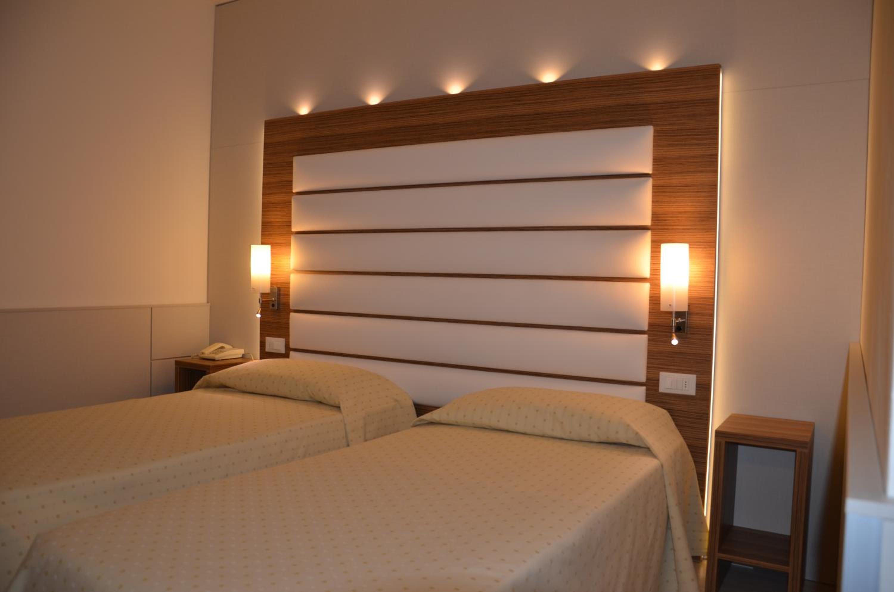 Double or Twin Room - Photo 7