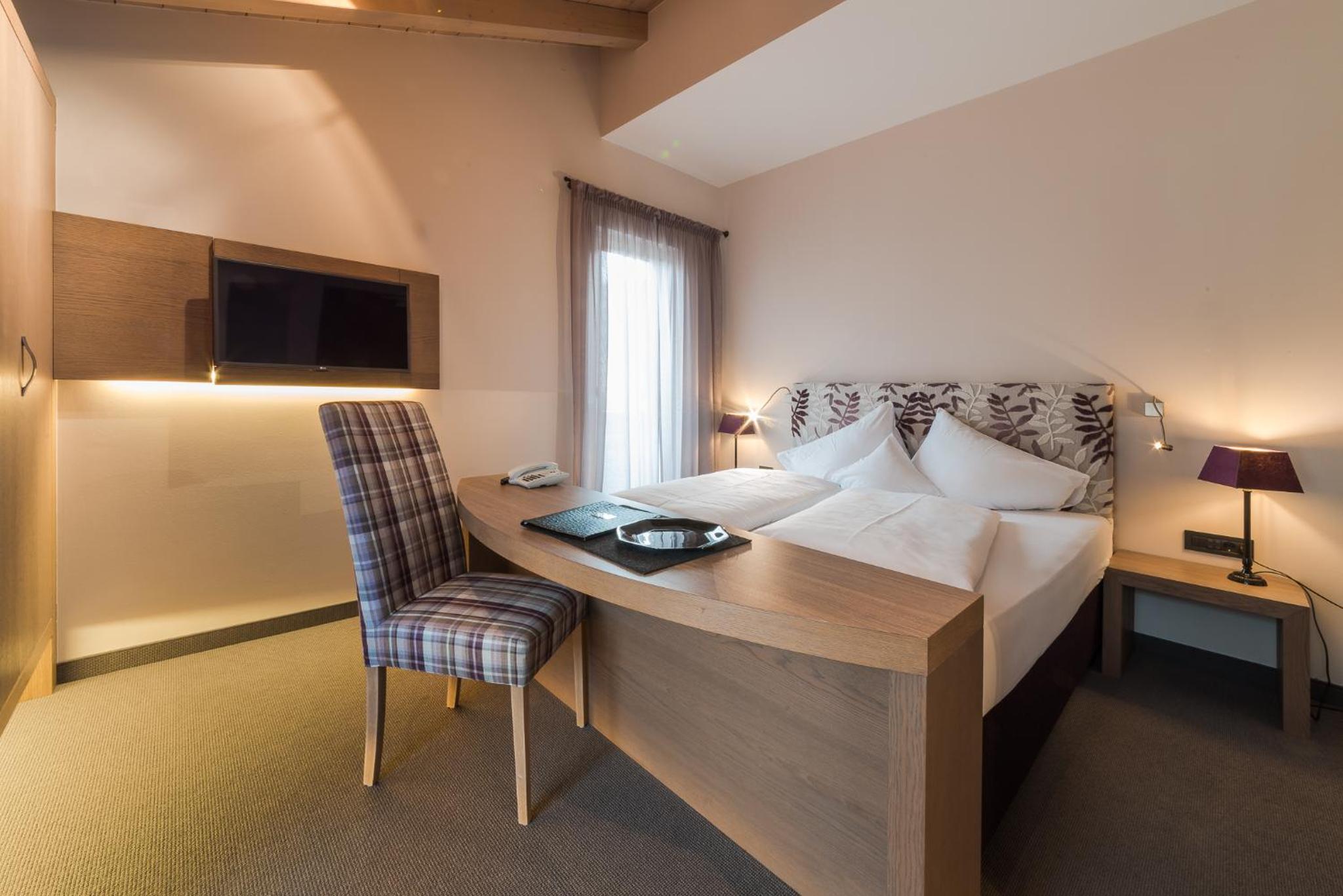 Double Room with Balcony - Photo 3