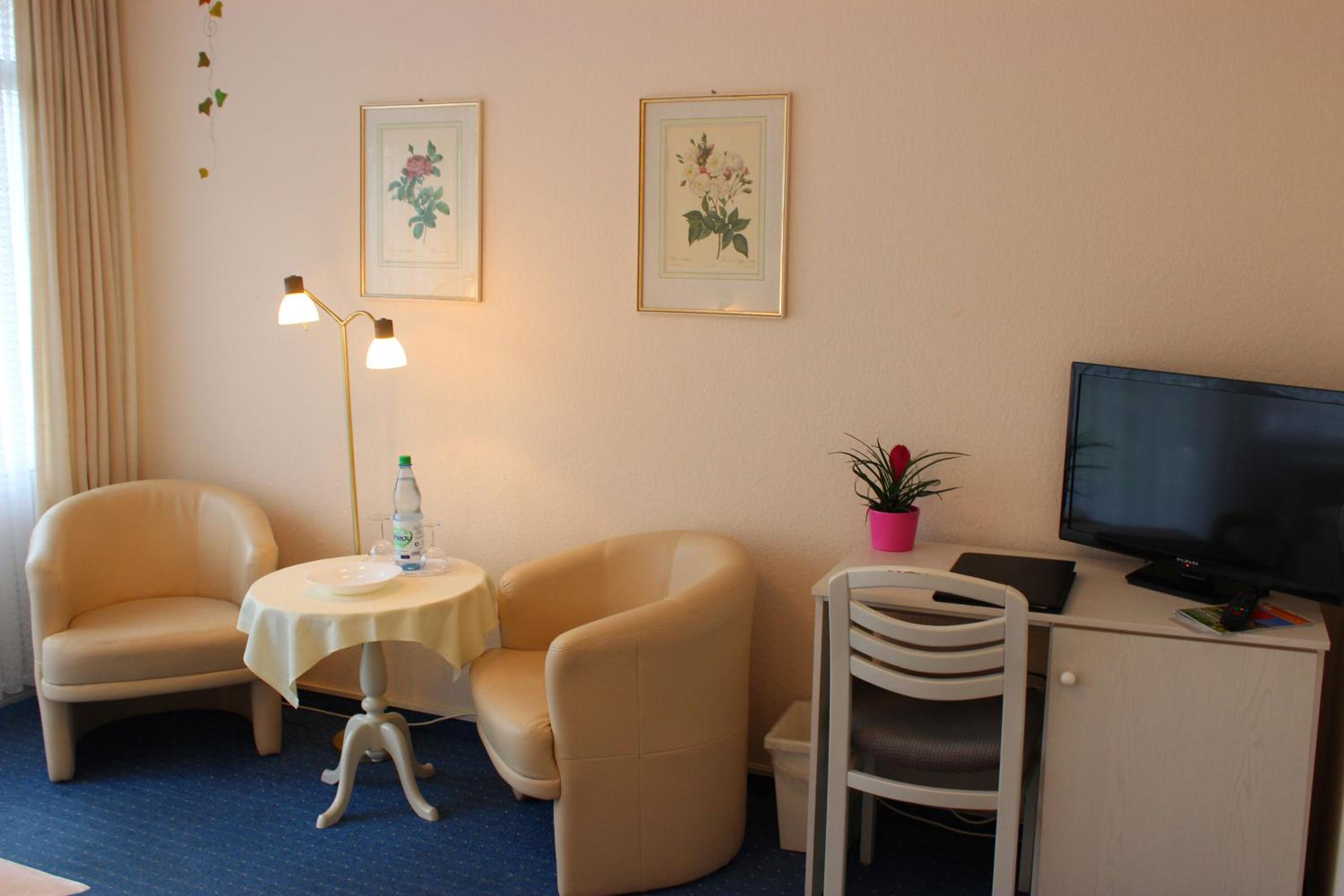 Double Room - Photo 8