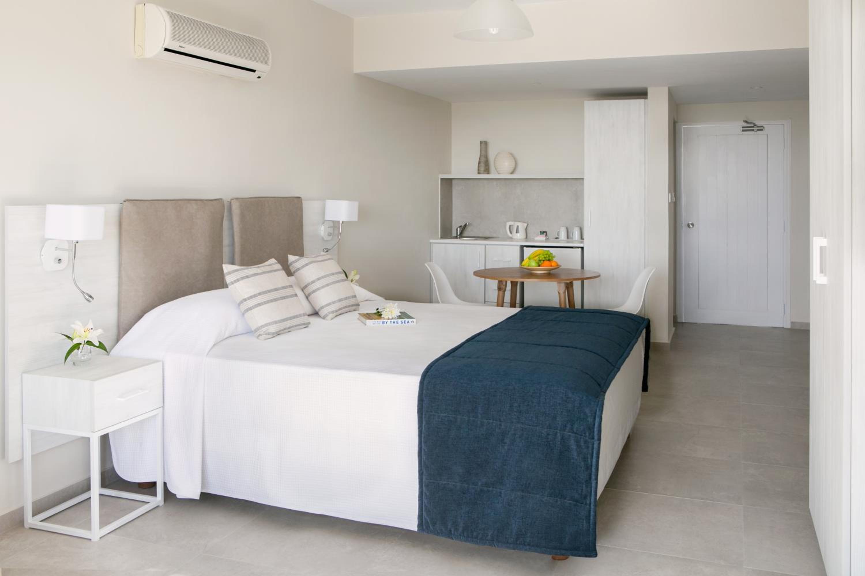 Double Room Inland View - Photo 4
