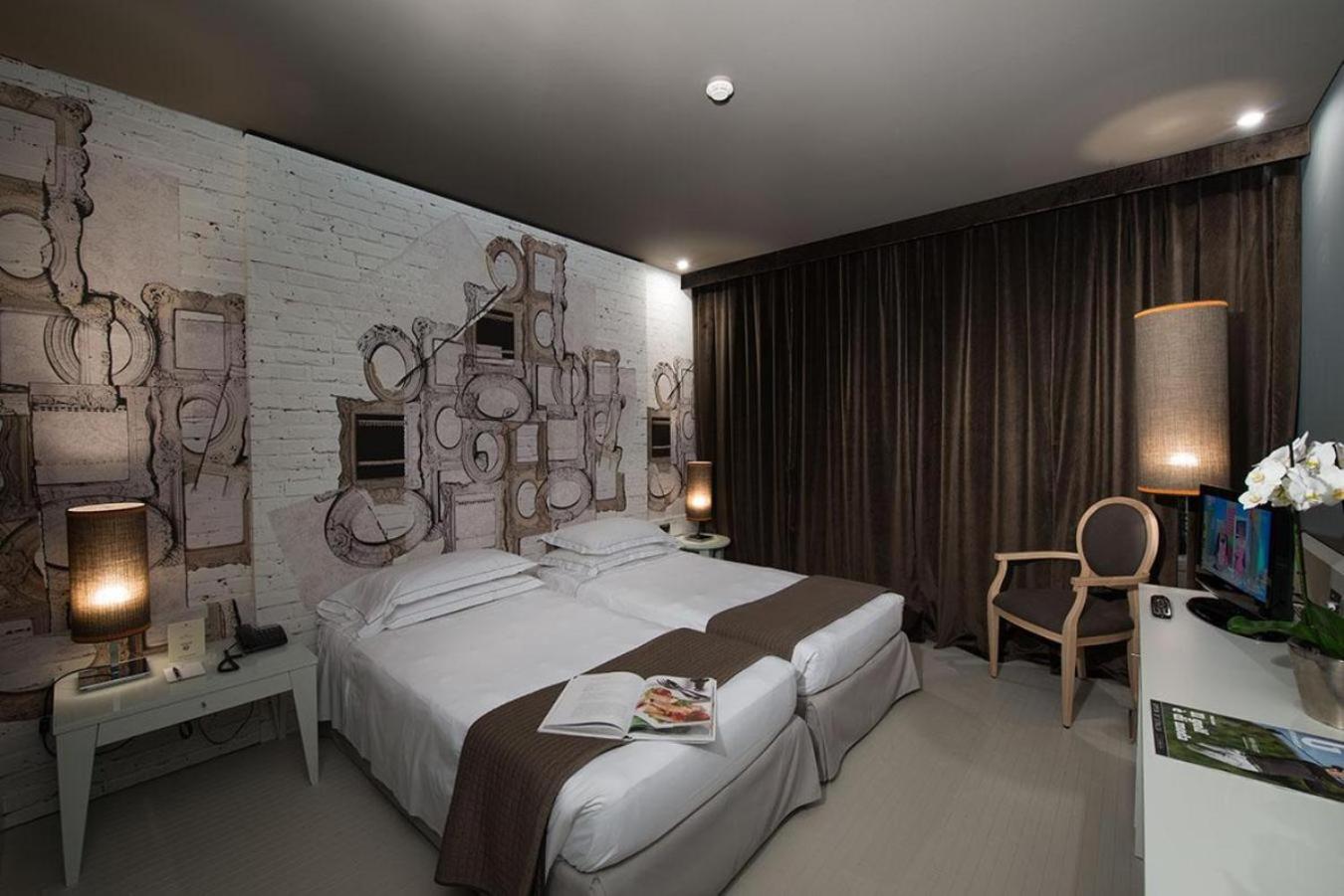 Twin Room - Photo 1