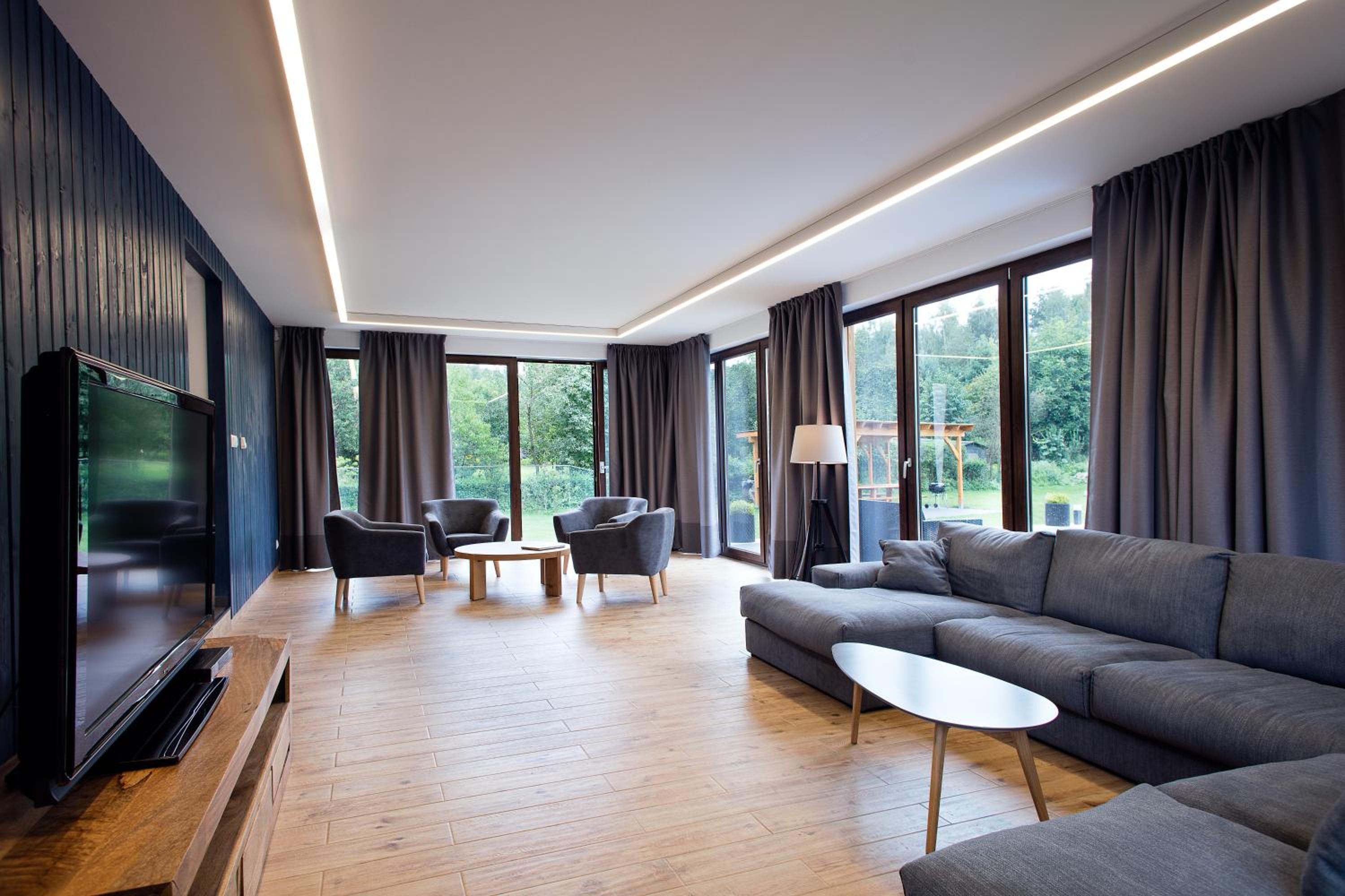 Villa with Private Pool - Photo 10