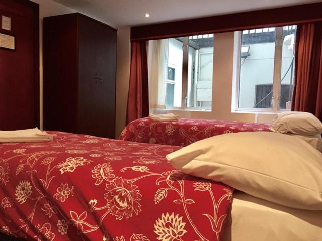 Twin Room with Private Bathroom photo 1
