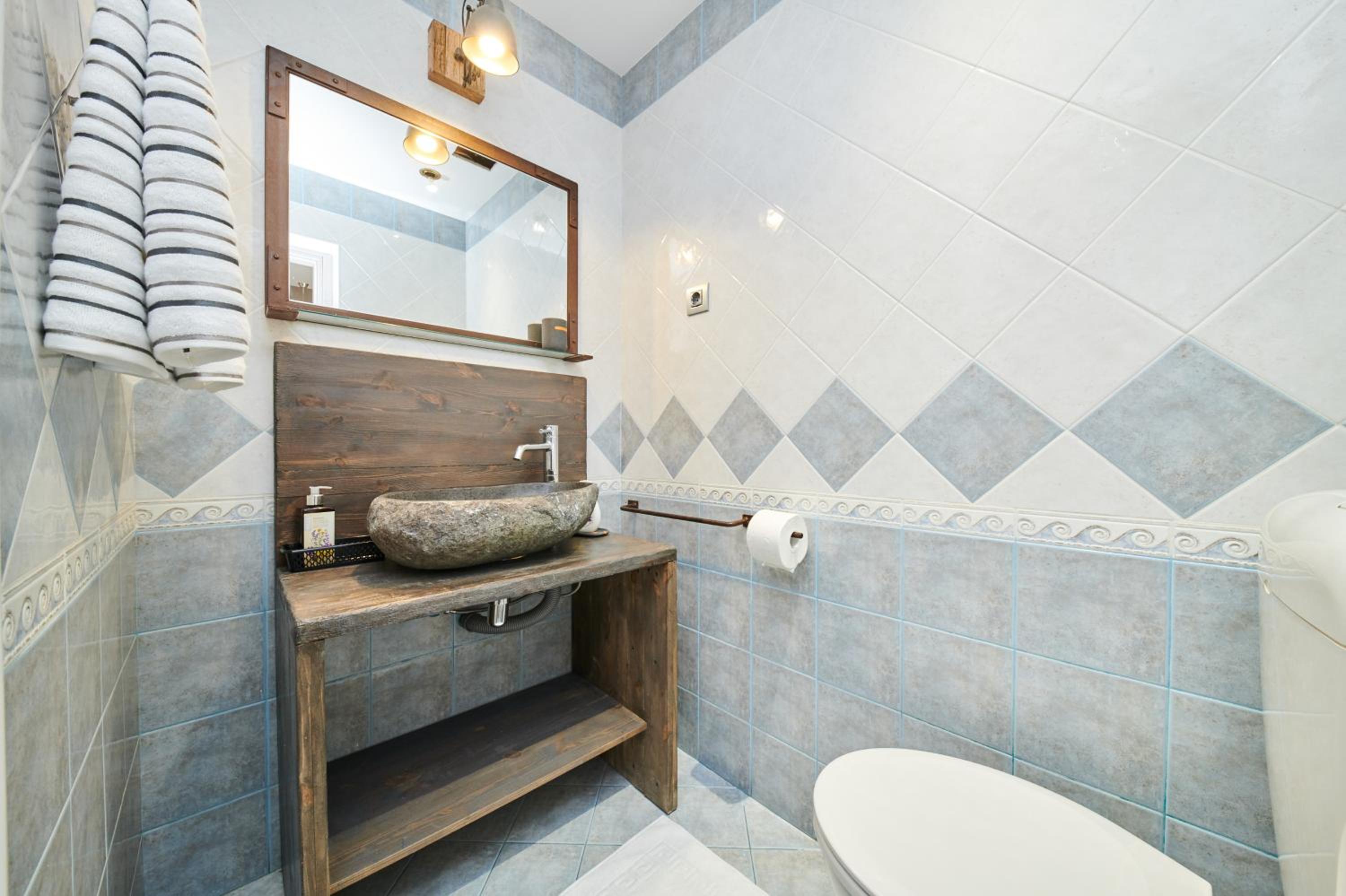 Double Room with Balcony - Photo 26