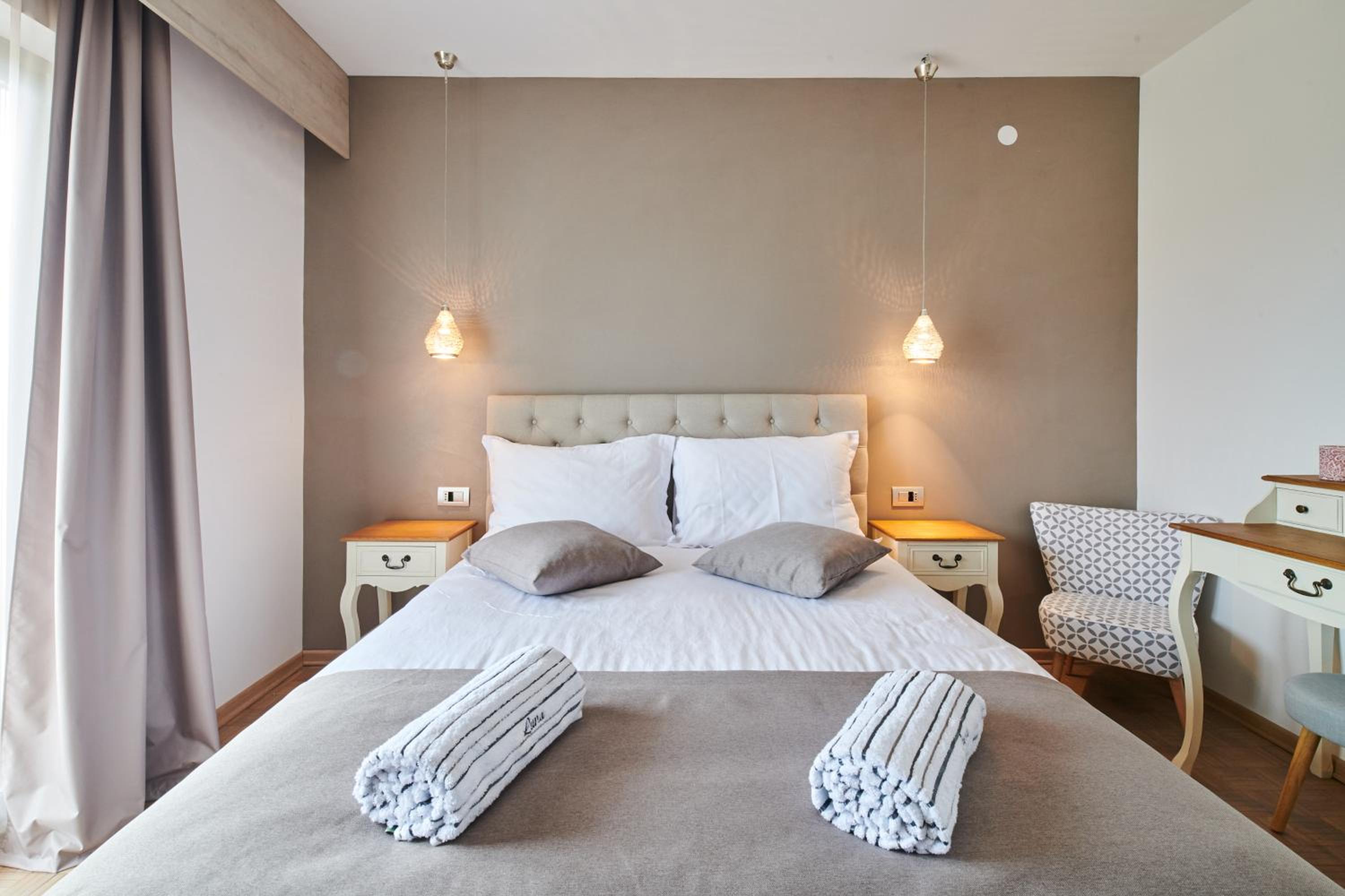 Double Room with Balcony - Photo 24