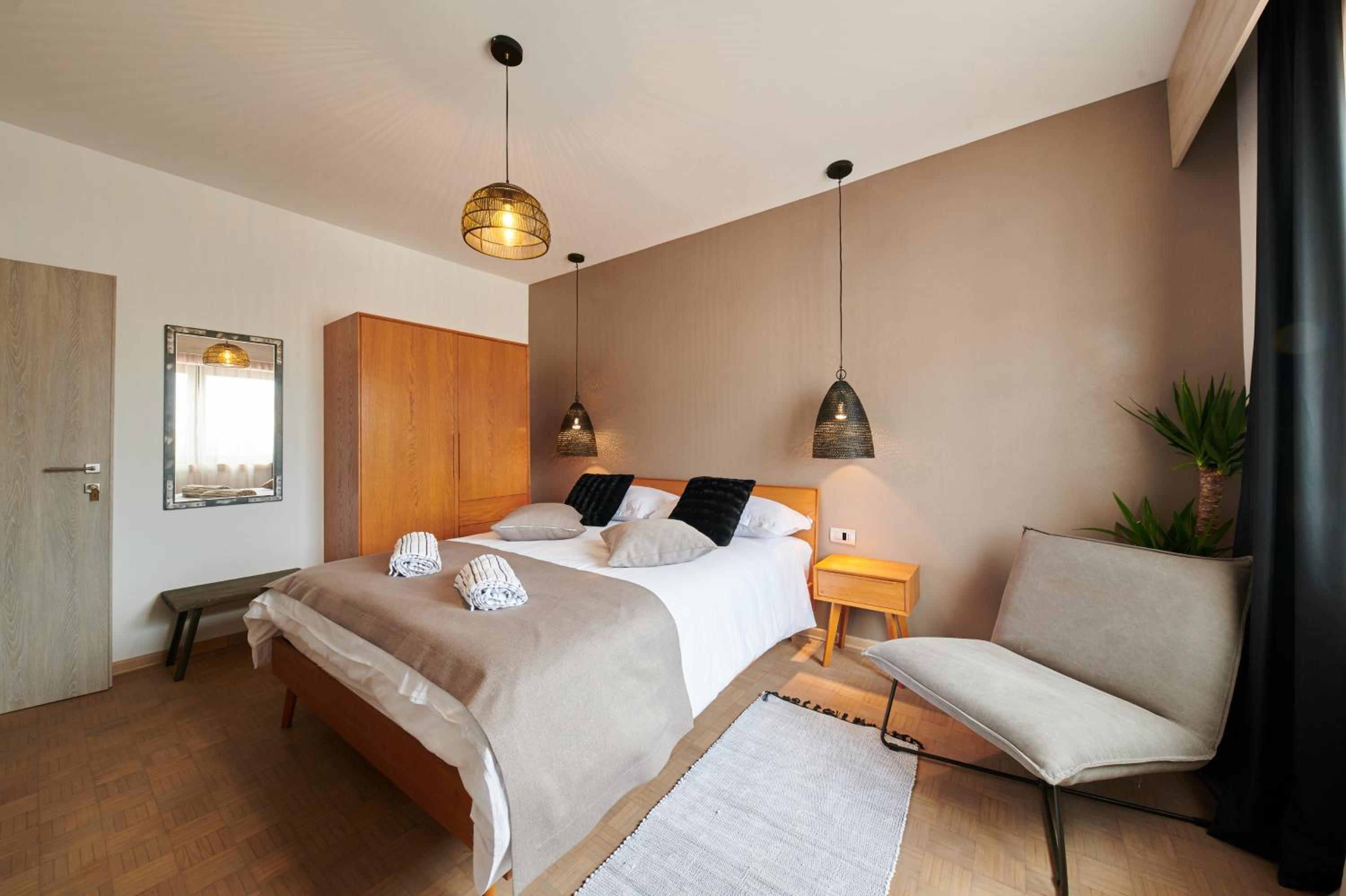 Double Room with Balcony - Photo 10