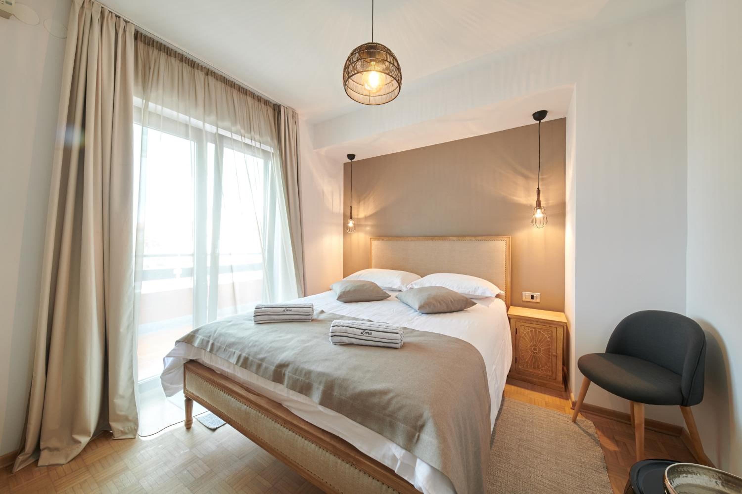 Double Room with Balcony - Photo 9