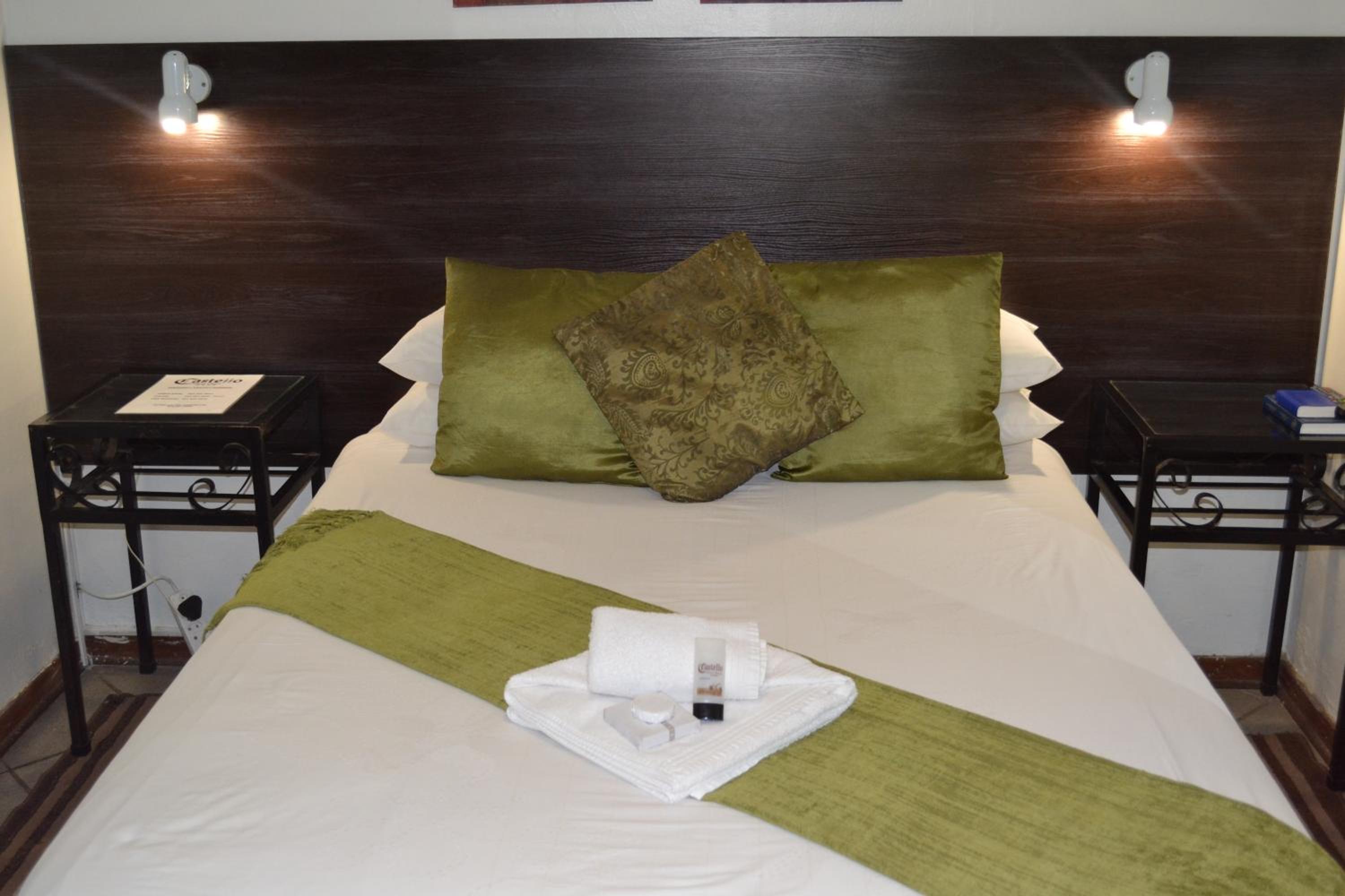Standard Double Room - Photo 12