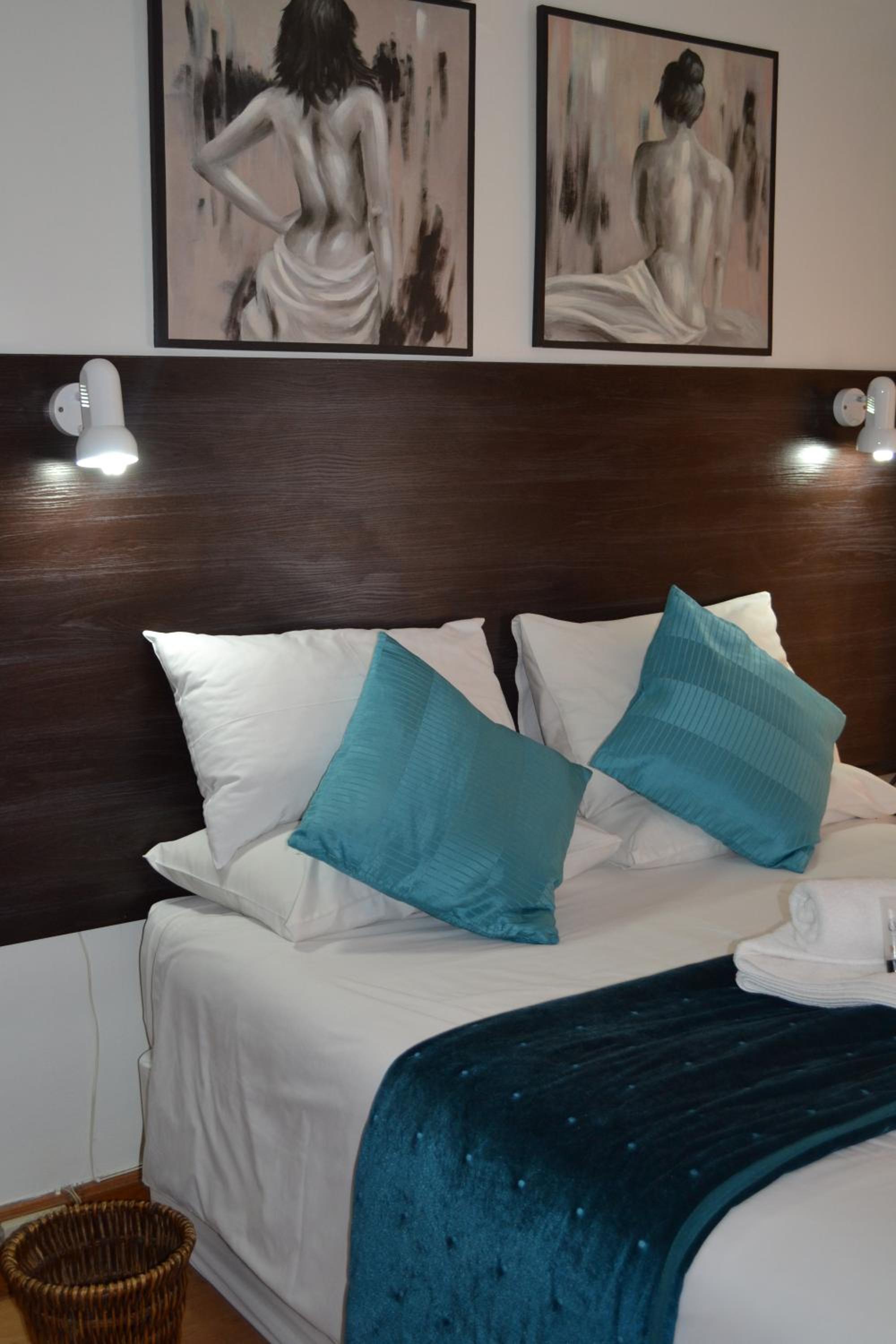 Standard Double Room - Photo 10