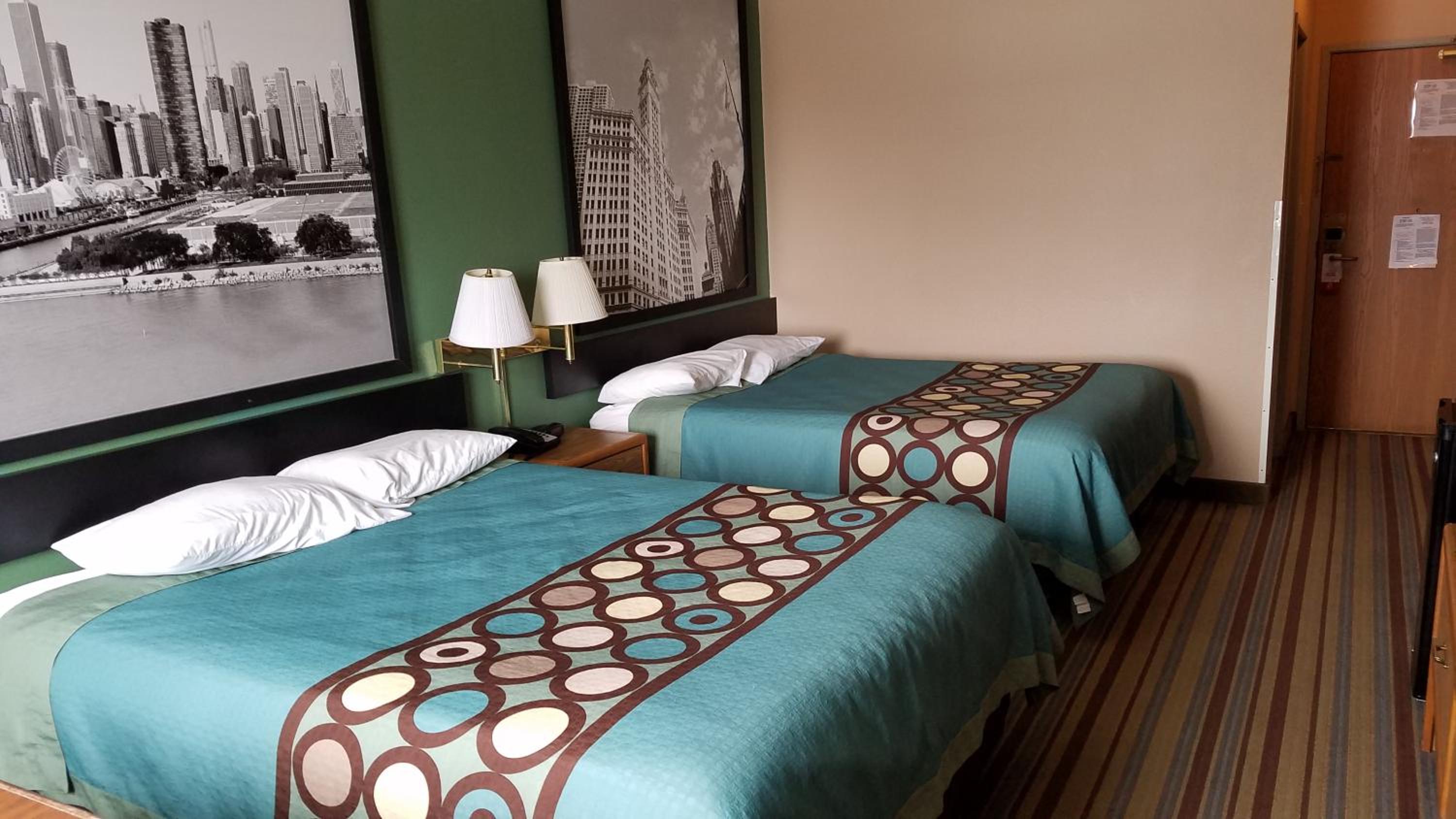 Queen Room with Two Queen Beds - Non-Smoking - Photo 2
