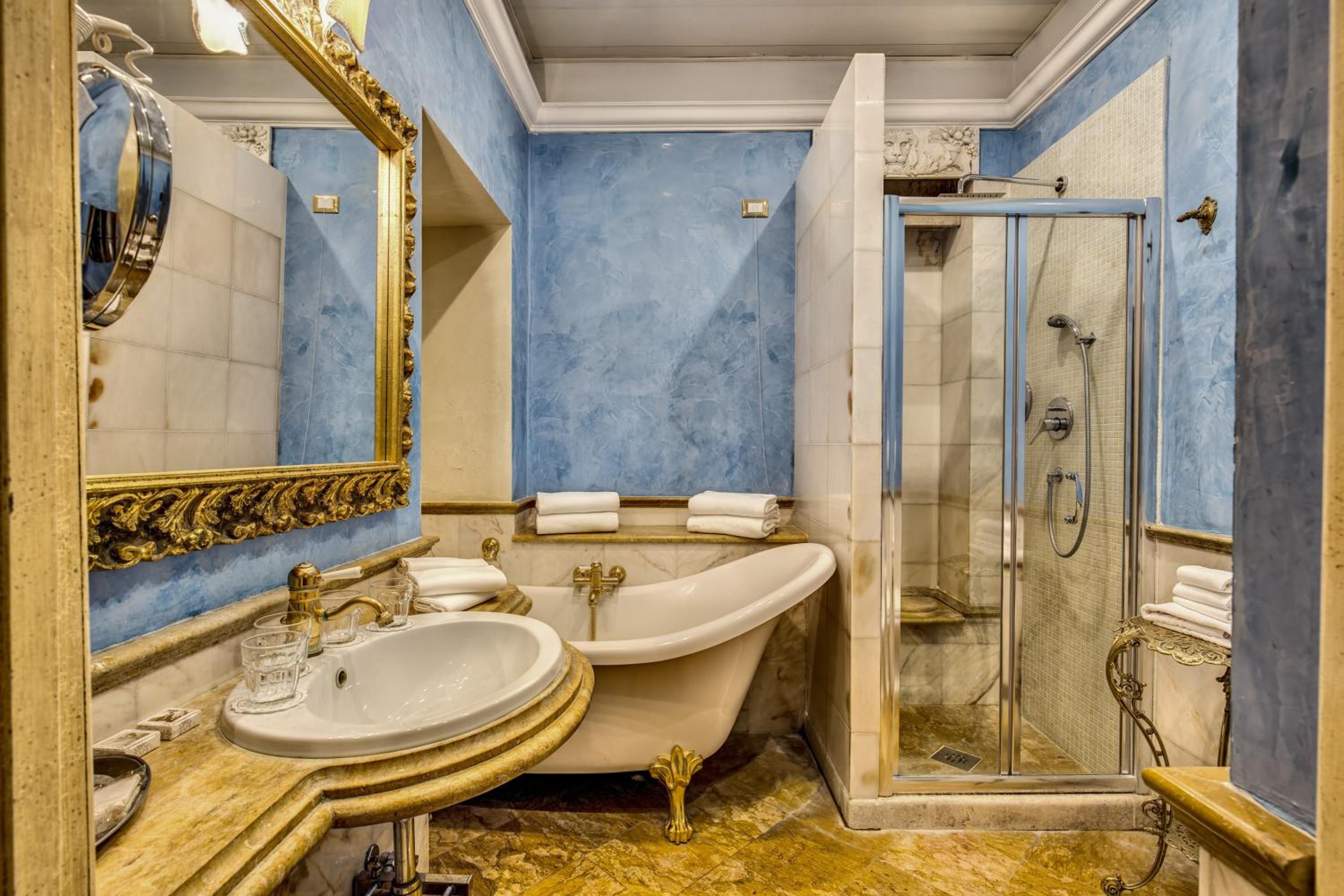 Classic Quadruple Room photo 2