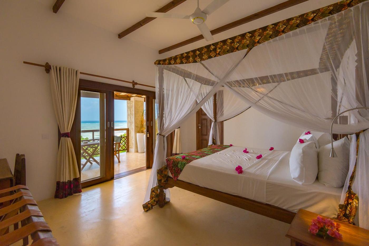Doppelzimmer mit Balkon und Meerblick