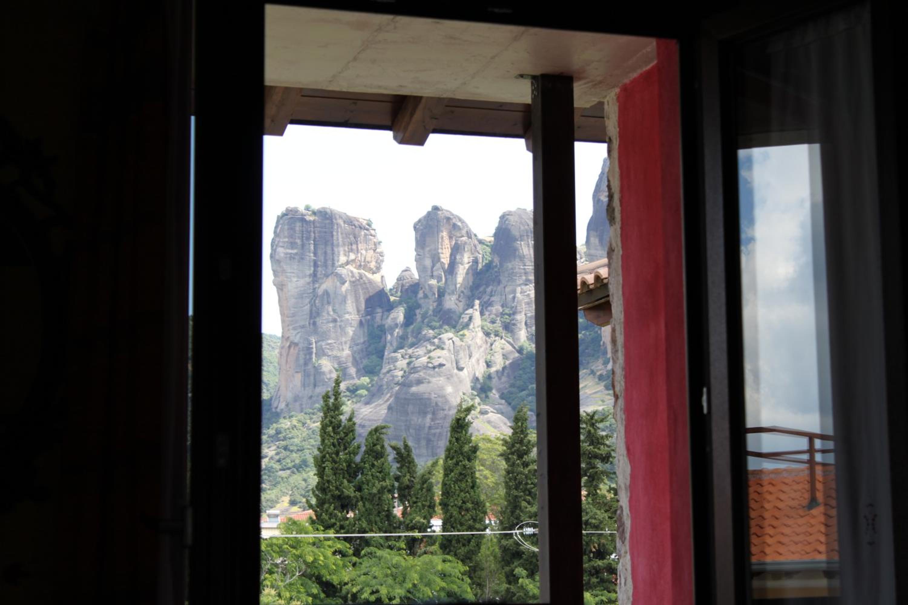 Triple Room with Partial Meteora View - Photo 7
