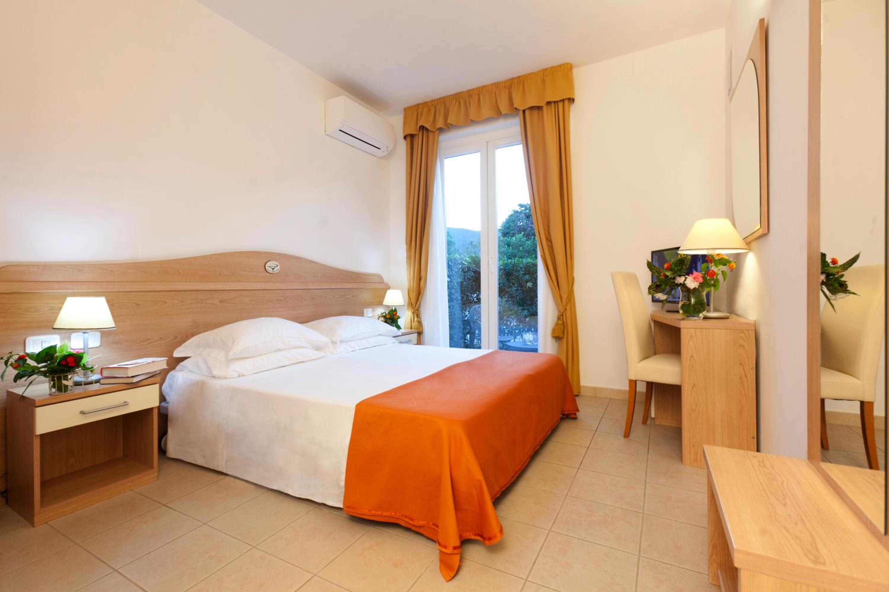 Double Room with Balcony photo 2