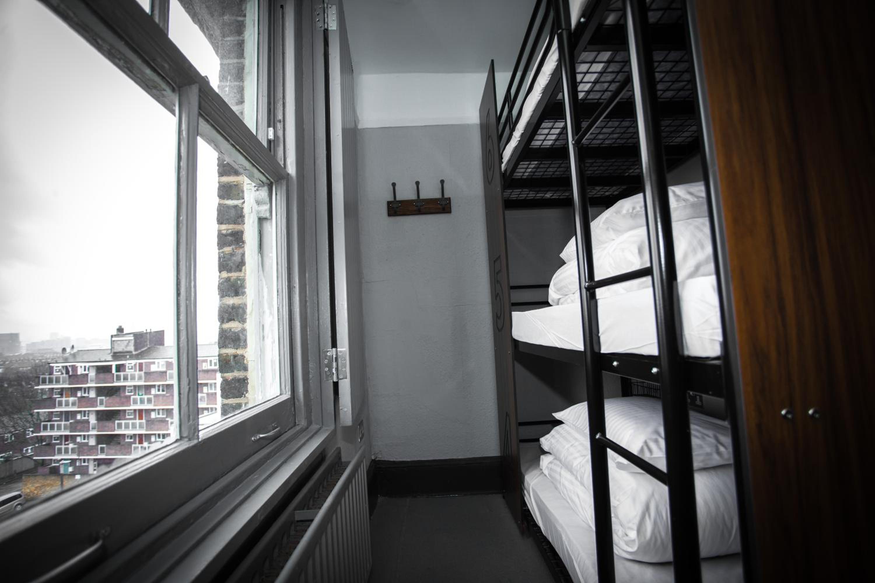 Bed in 3-Bed Mixed Dormitory Room with Shared Bathroom photo 3