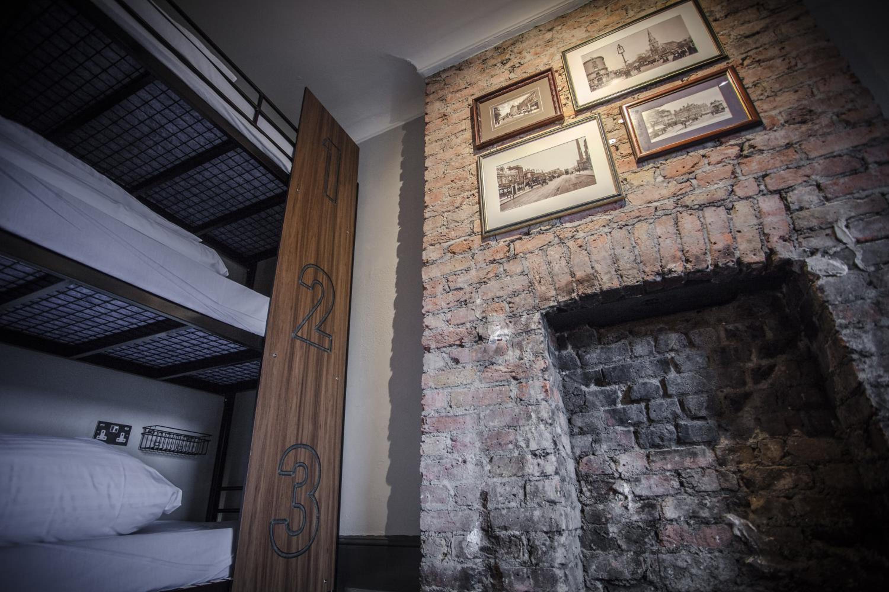 Bed in 15-Bed Mixed Dormitory Room with Shared Bathroom photo 2