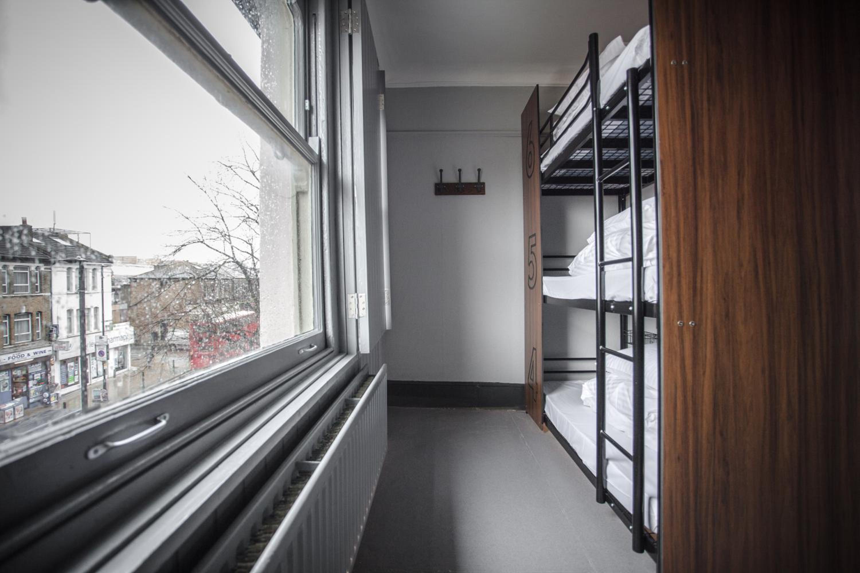 Triple Room with Shared Bathroom photo 2
