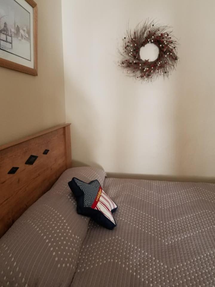 Standard Queen Room - Photo 7
