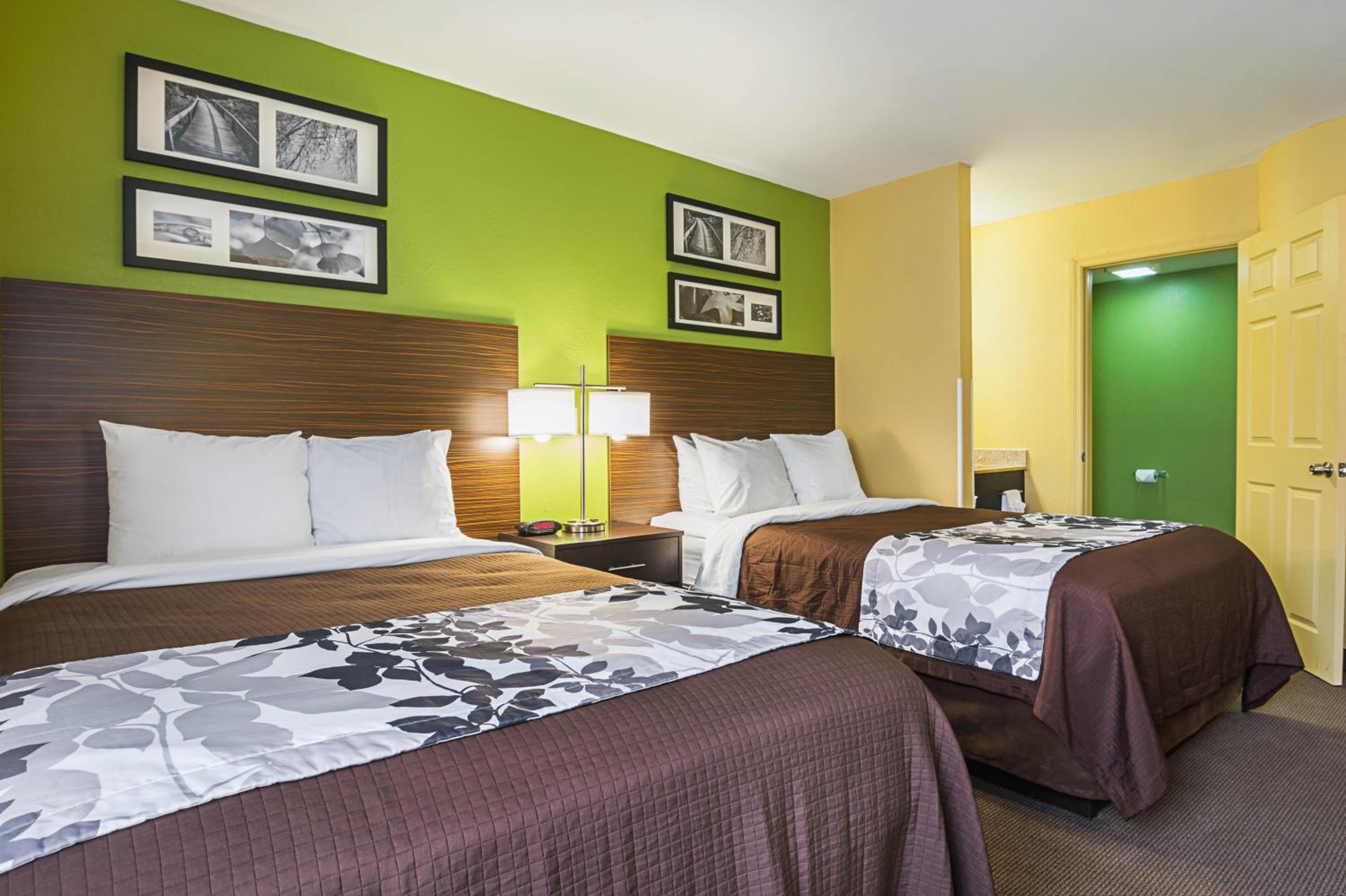 Double Room With Two Double Beds - Non-Smoking photo 1