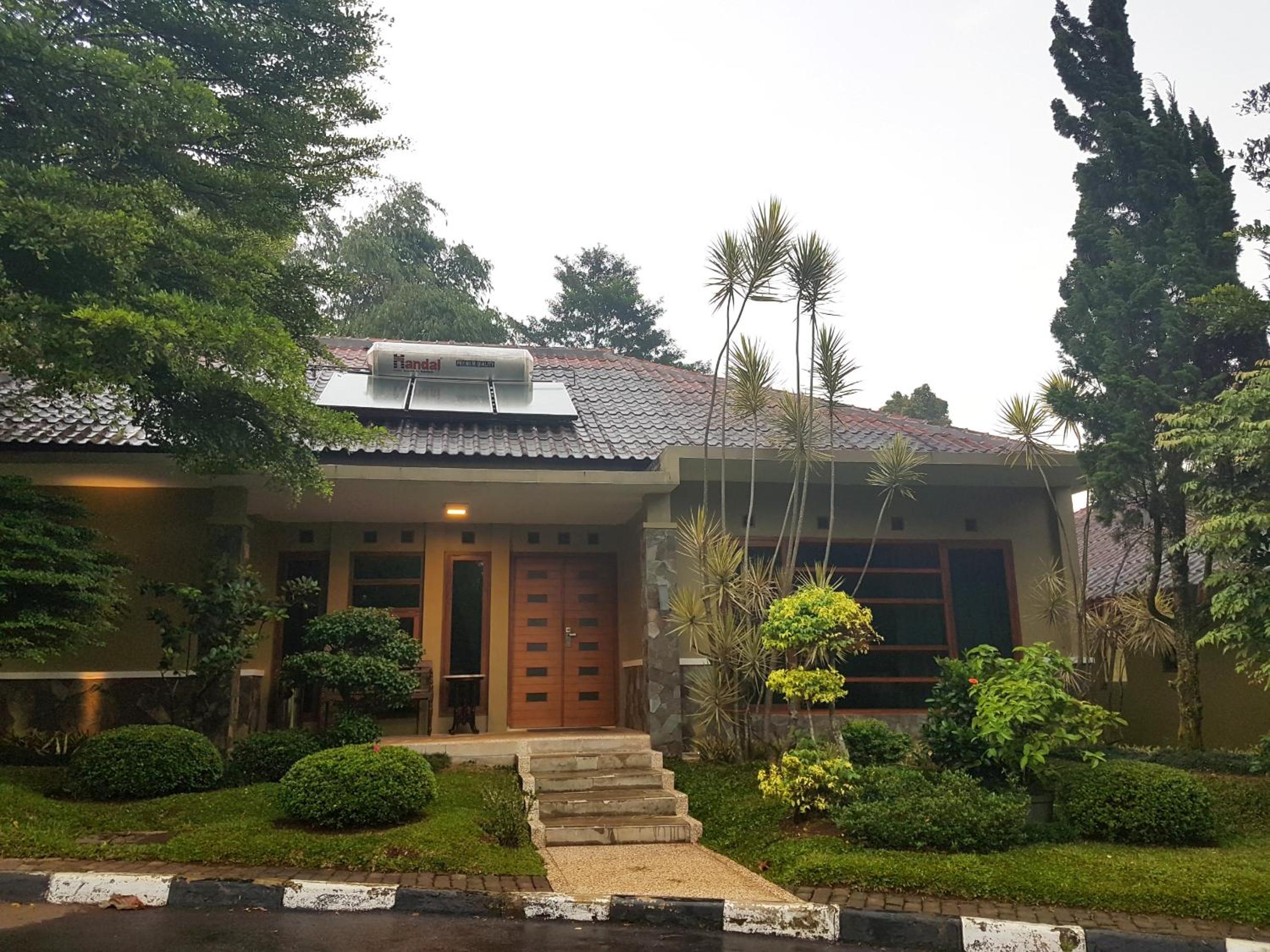 Three-Bedroom Villa with Private Pool - Photo 2