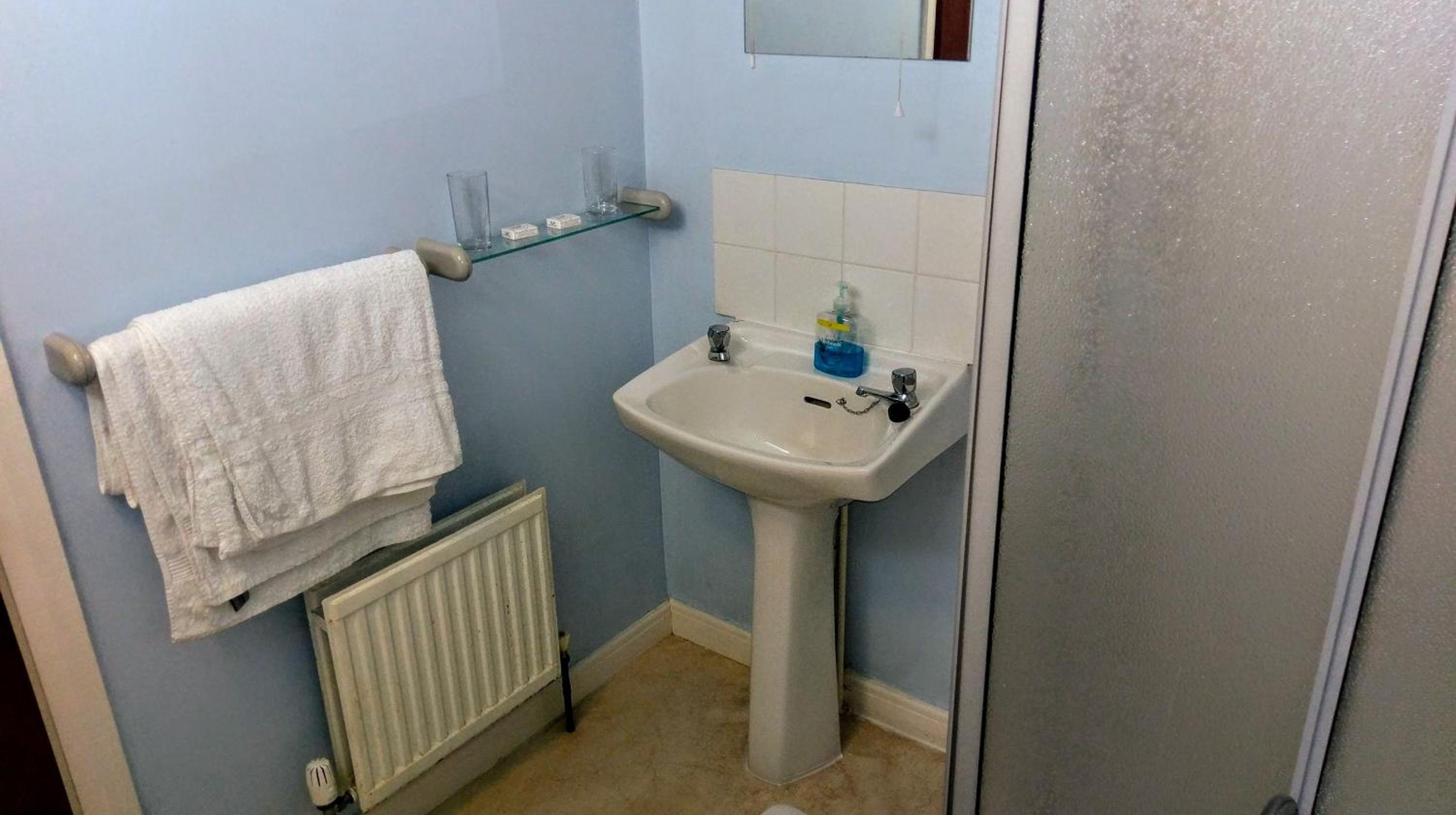Twin Room with Shower photo 3