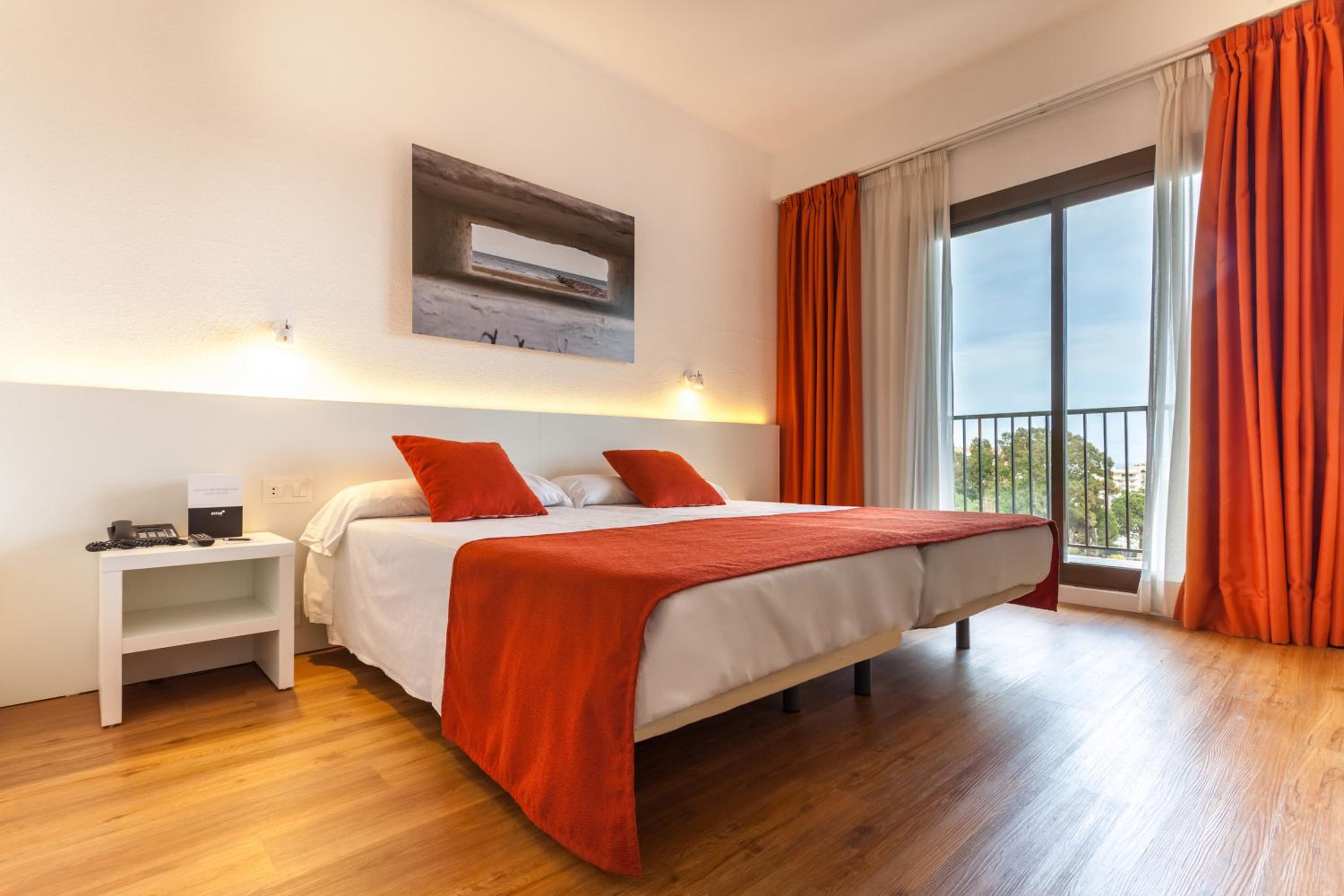 Double or Twin Room with Extra Bed (3 Adults) - Photo 2