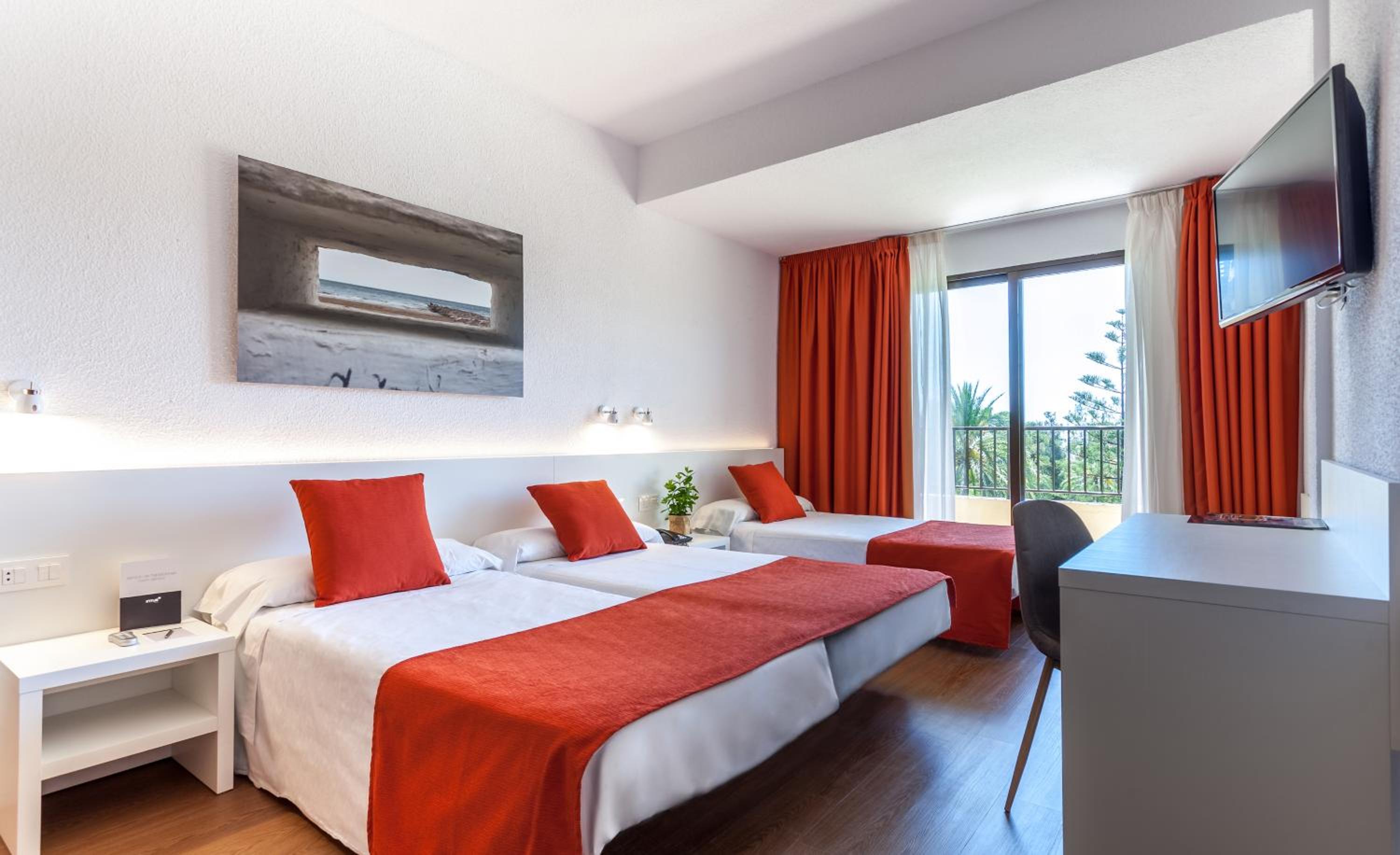 Double or Twin Room with Extra Bed (3 Adults) - Photo 1
