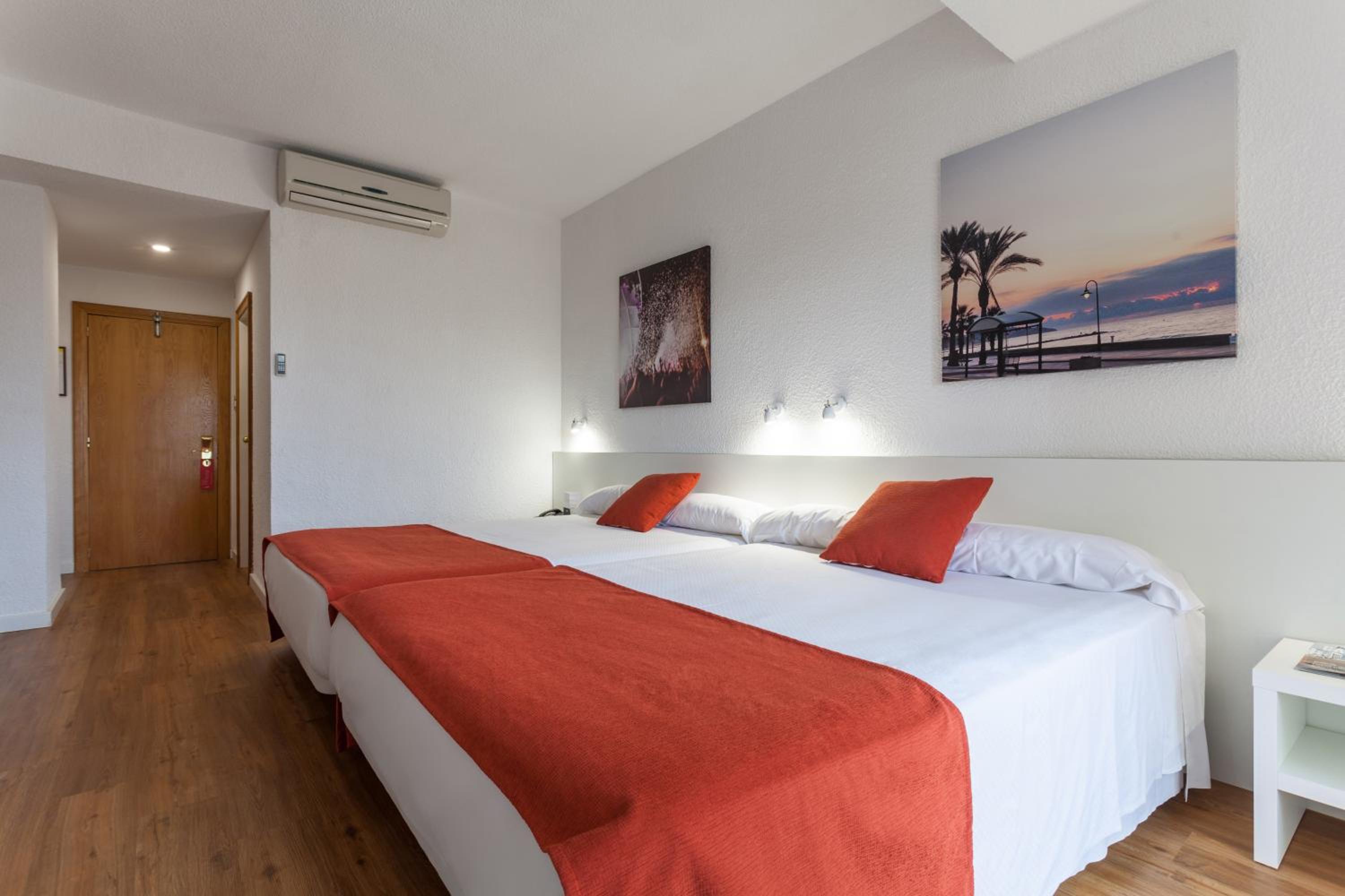 Double or Twin Room with 2 Extra Beds (4 Adults) - Photo 1
