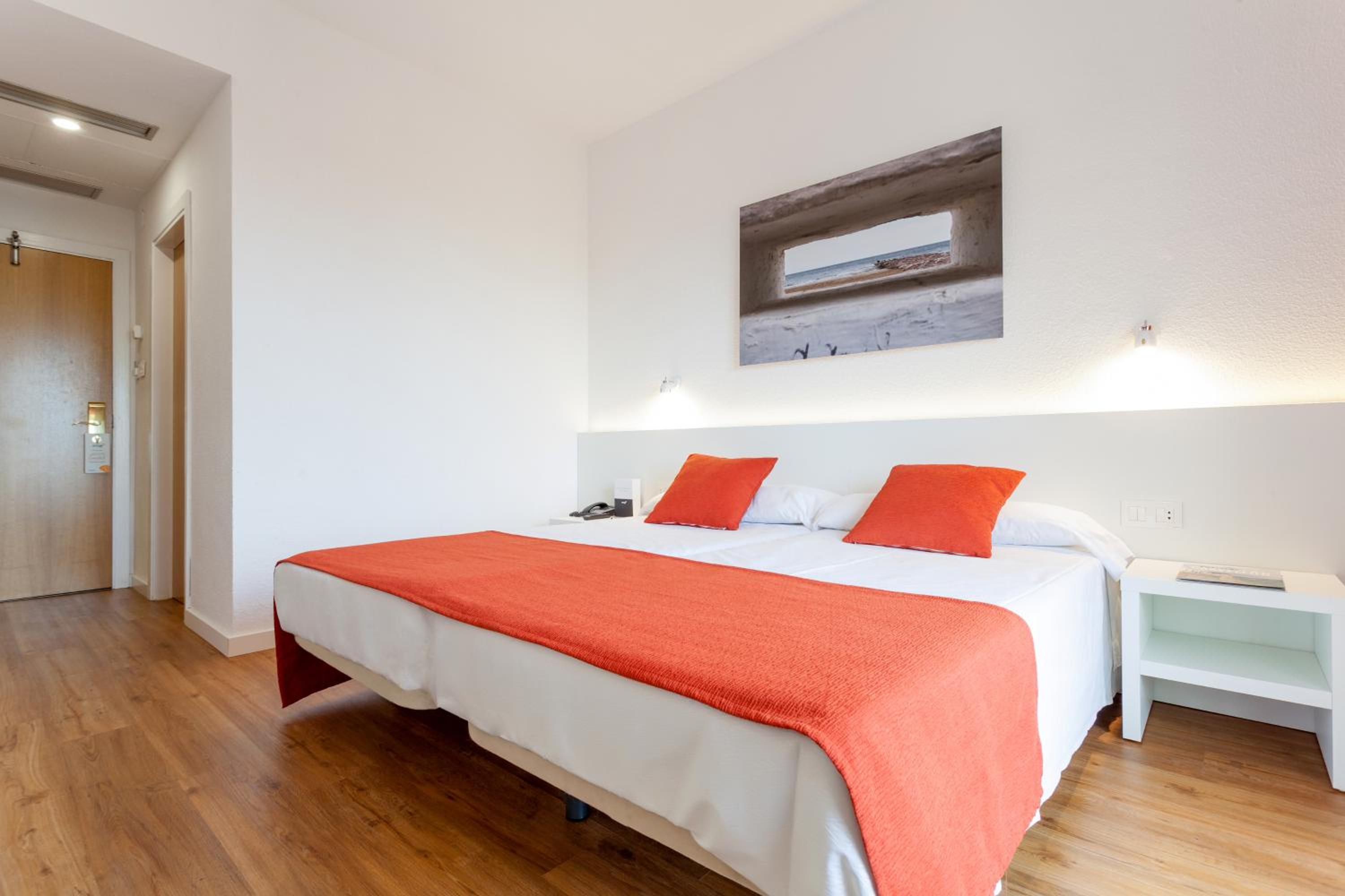 Double or Twin Room - Photo 5