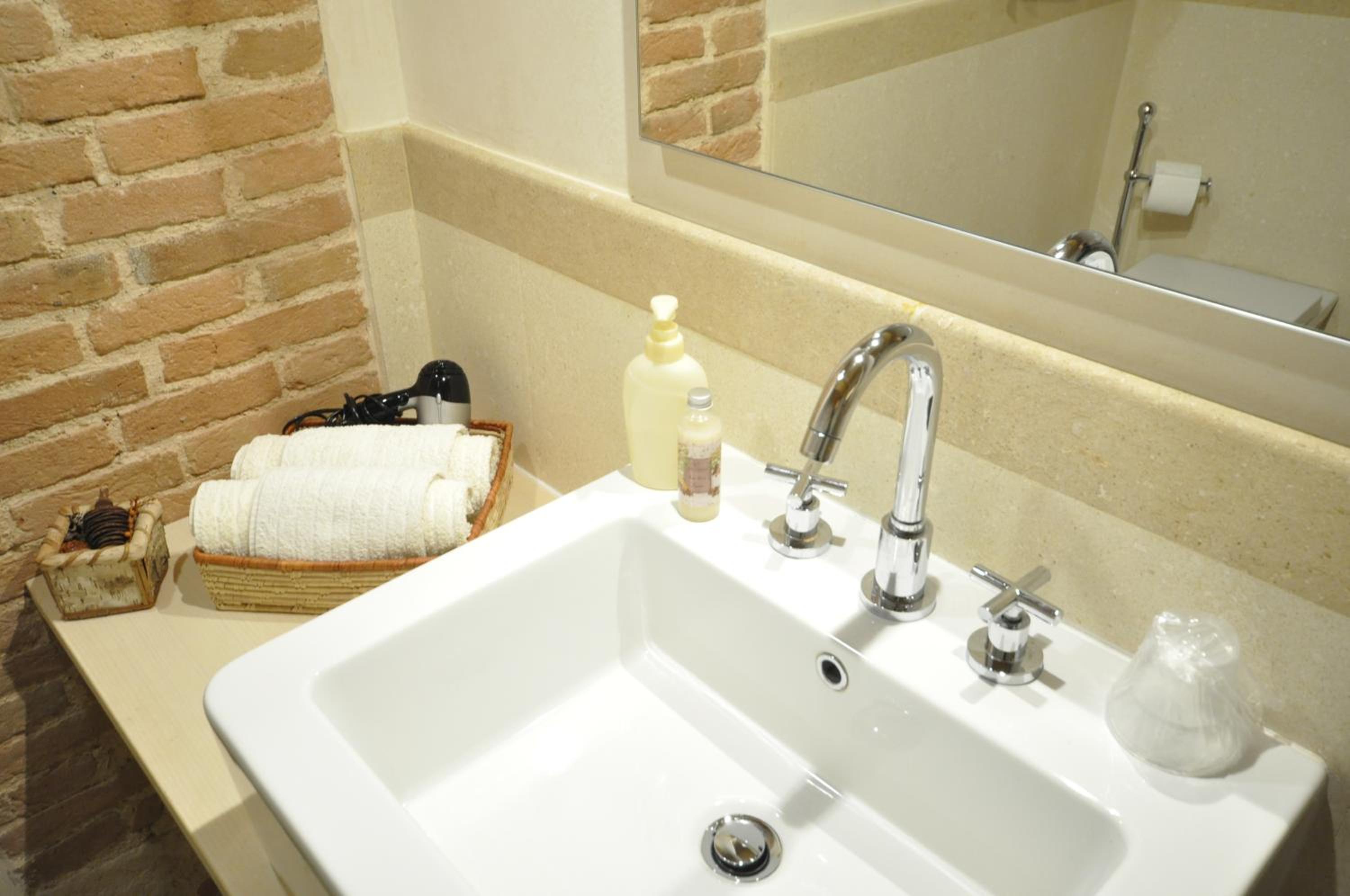 Triple Room with Private Bathroom photo 3