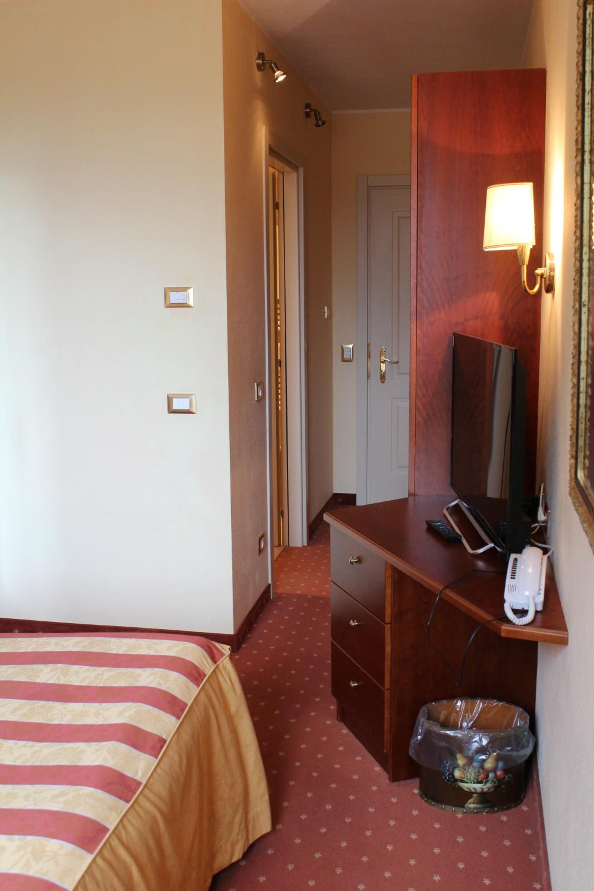 Double Room (1 Adult) photo 2