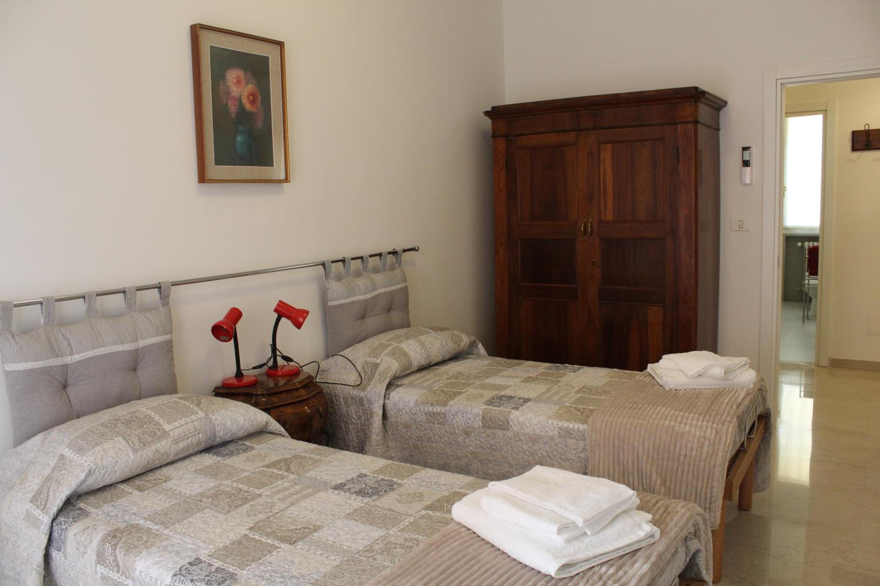 Two-Bedroom Apartment - Photo 11