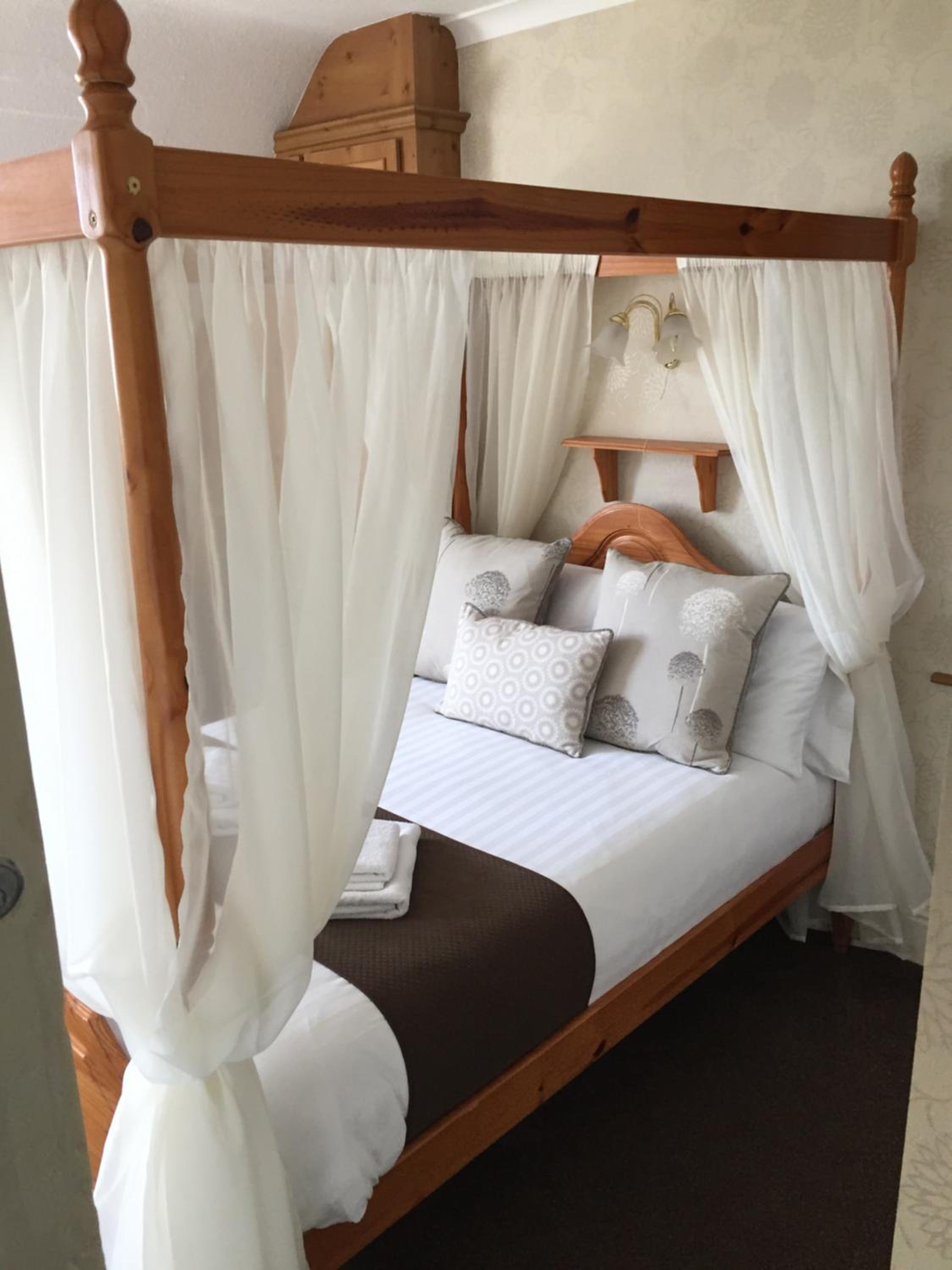 Double Room with Four Poster Bed with Sea View