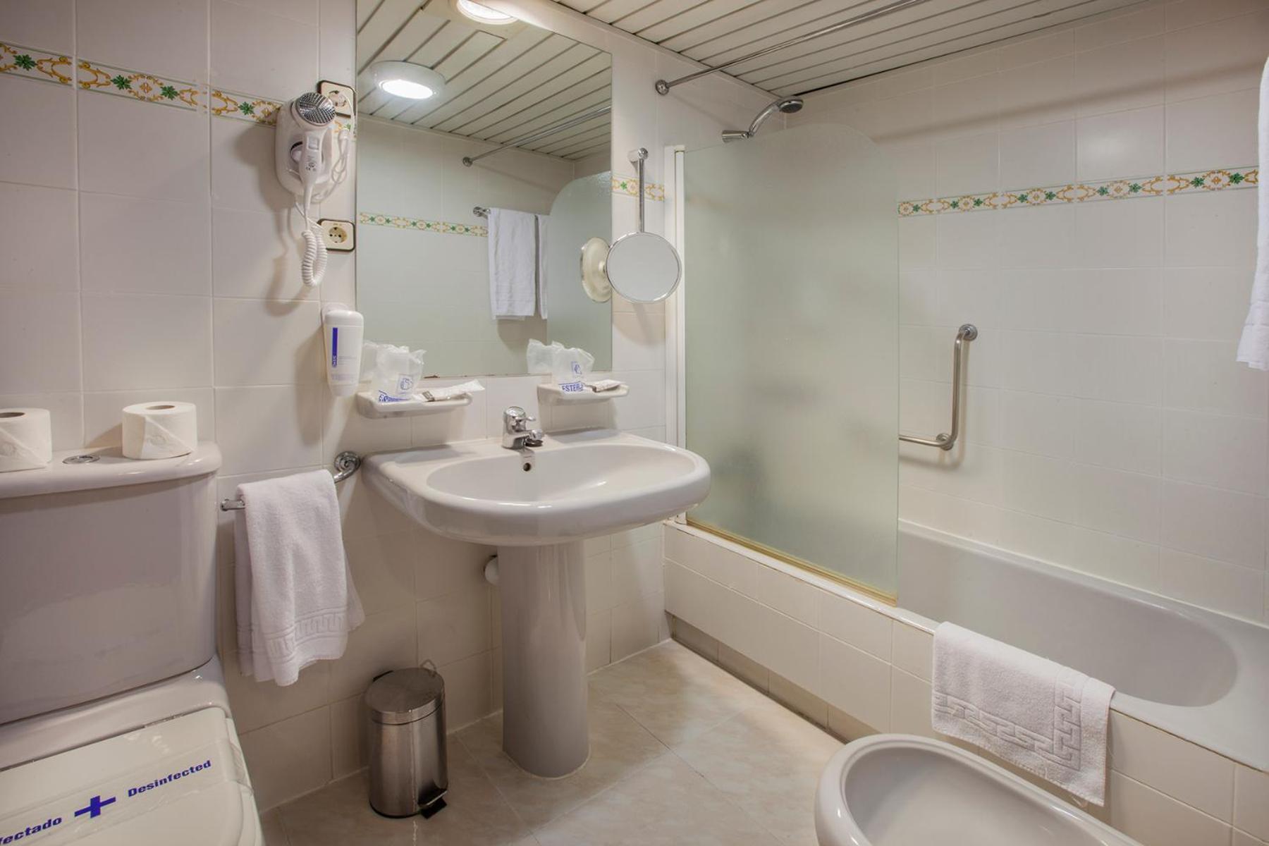 Double or Twin Room photo 3
