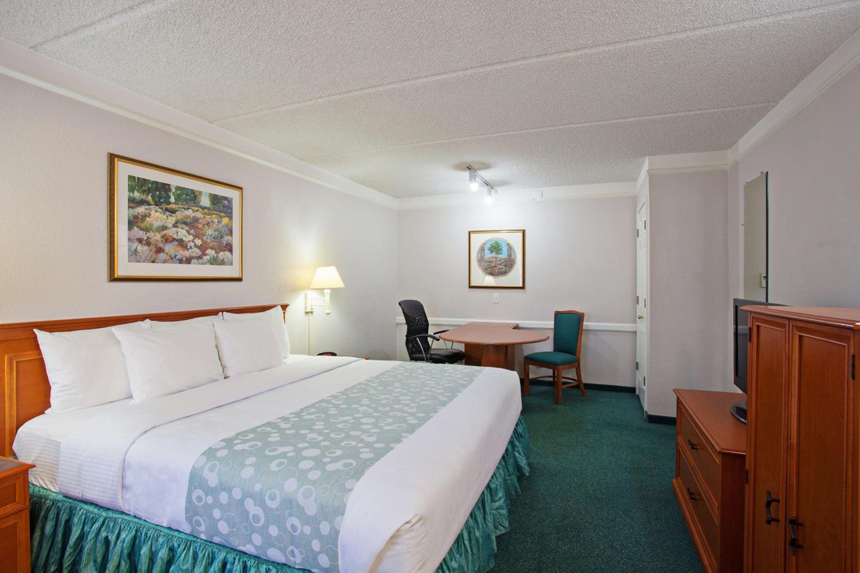 Deluxe King Room - Non-Smoking photo 1