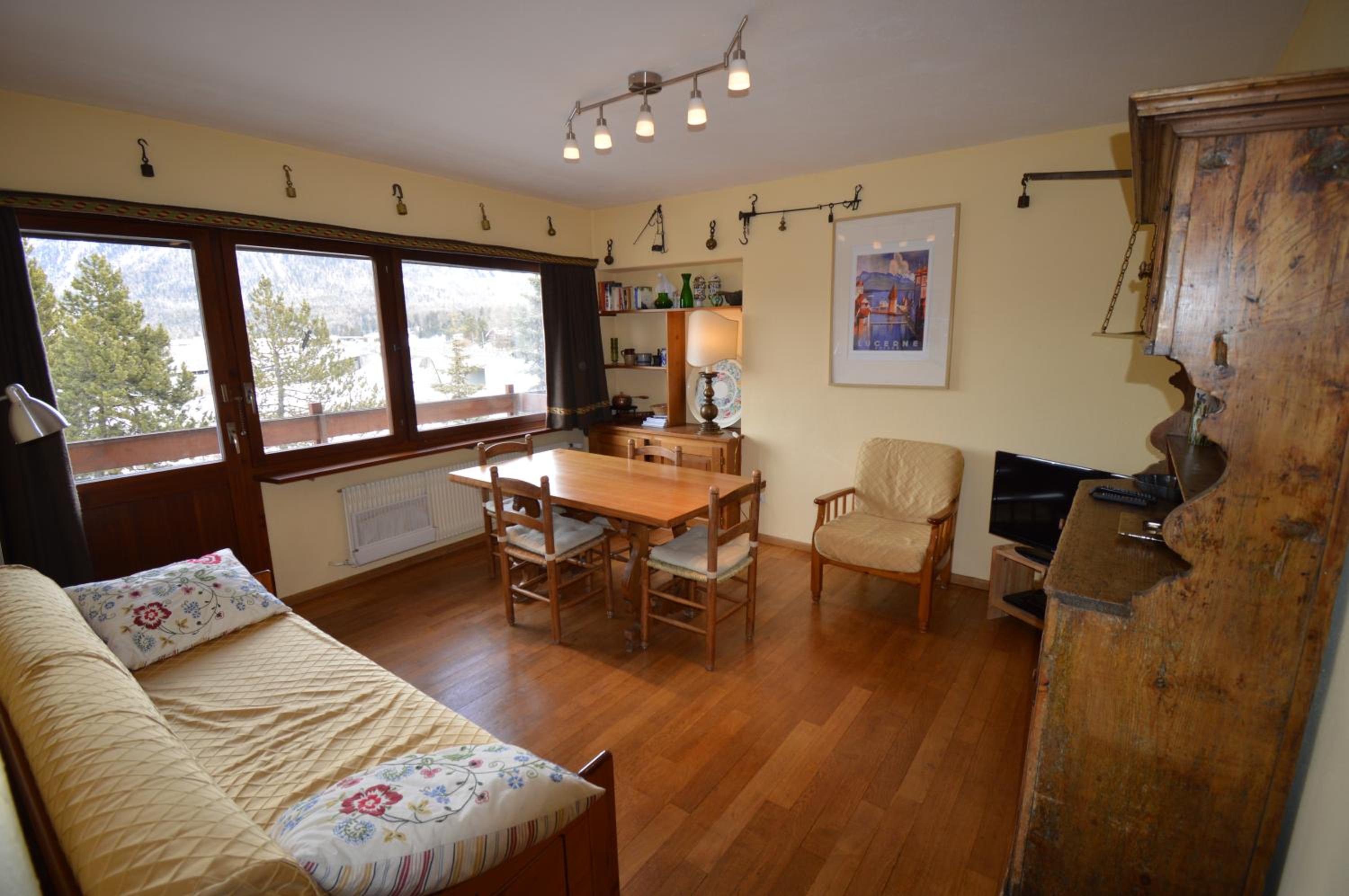 Apartment with Mountain View photo 1