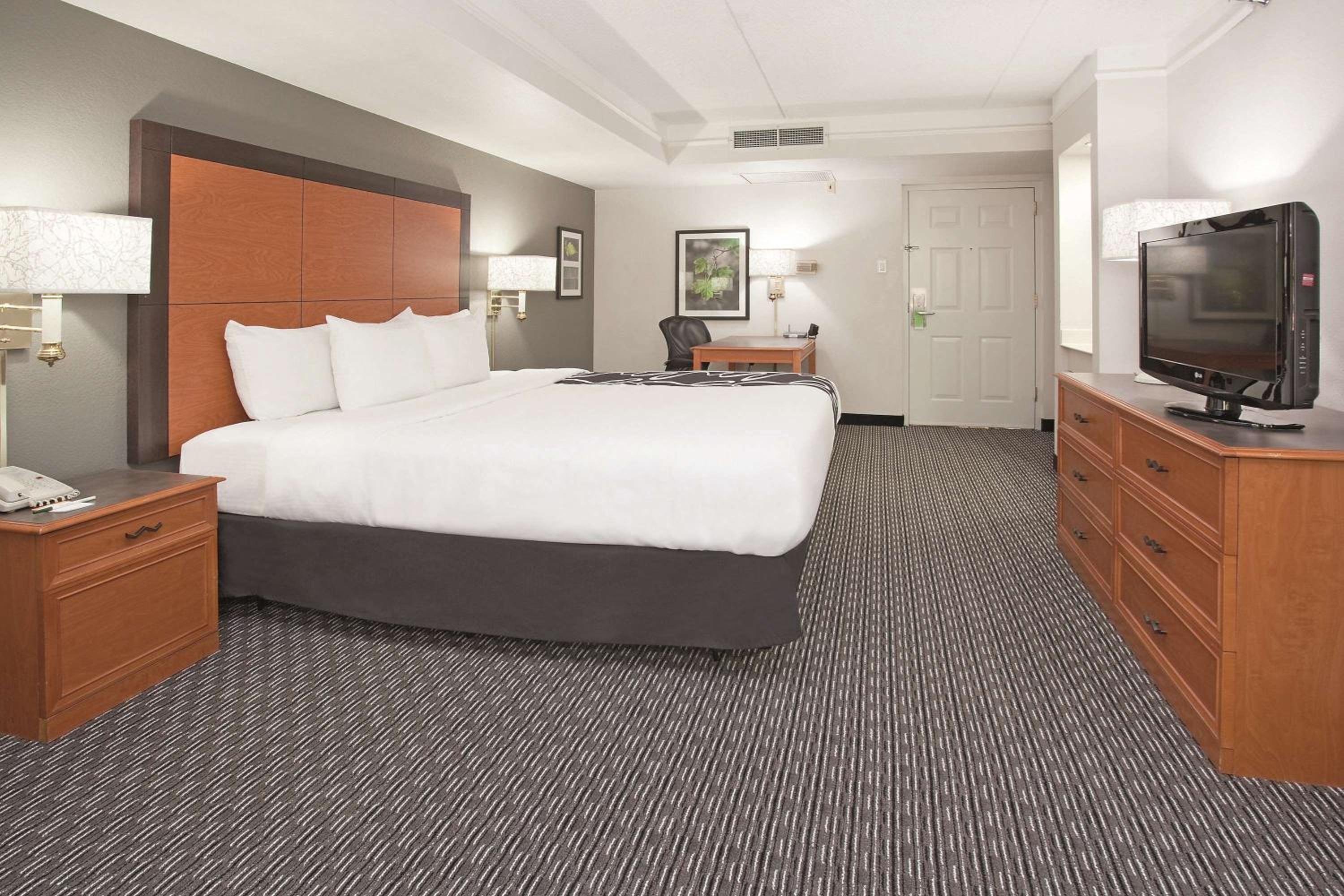 Deluxe King Room - Photo 1