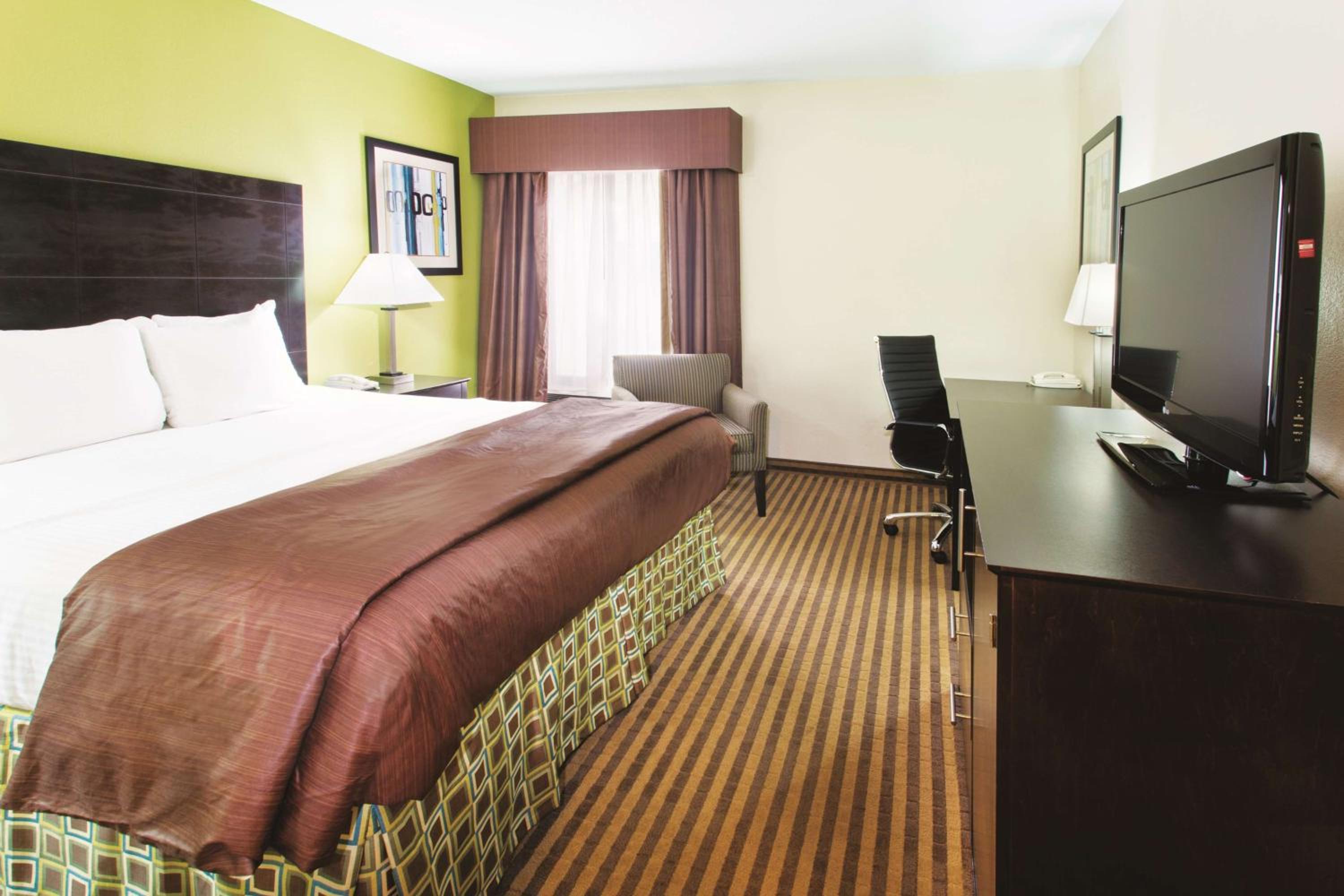 King Room - Non-Smoking - Photo 1