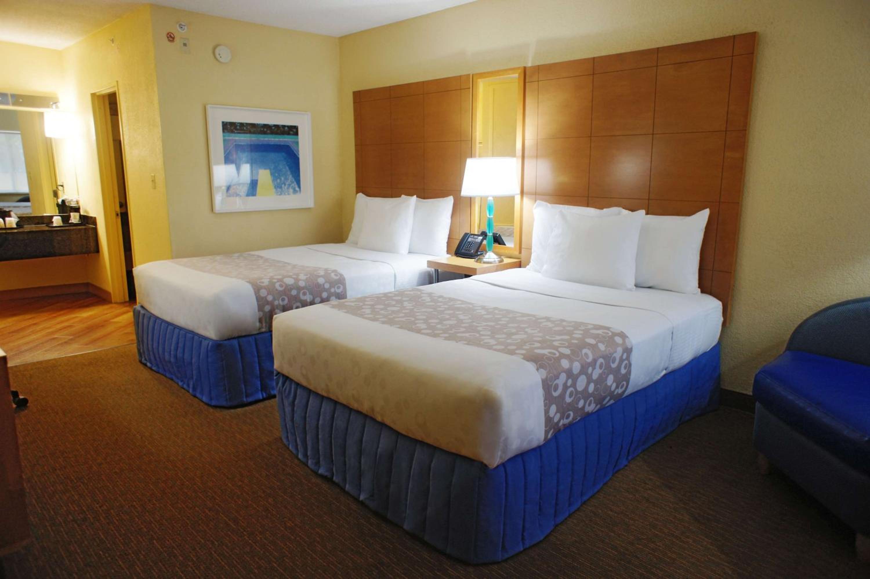 Deluxe Double Room With Two Double Beds photo 2