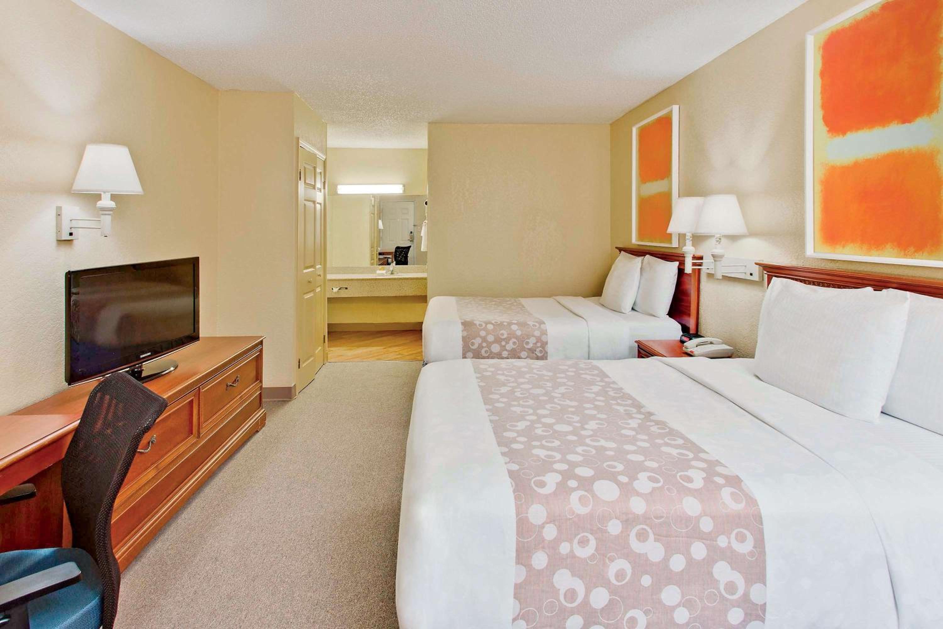 Double Room With Two Double Beds - Non-Smoking photo 3