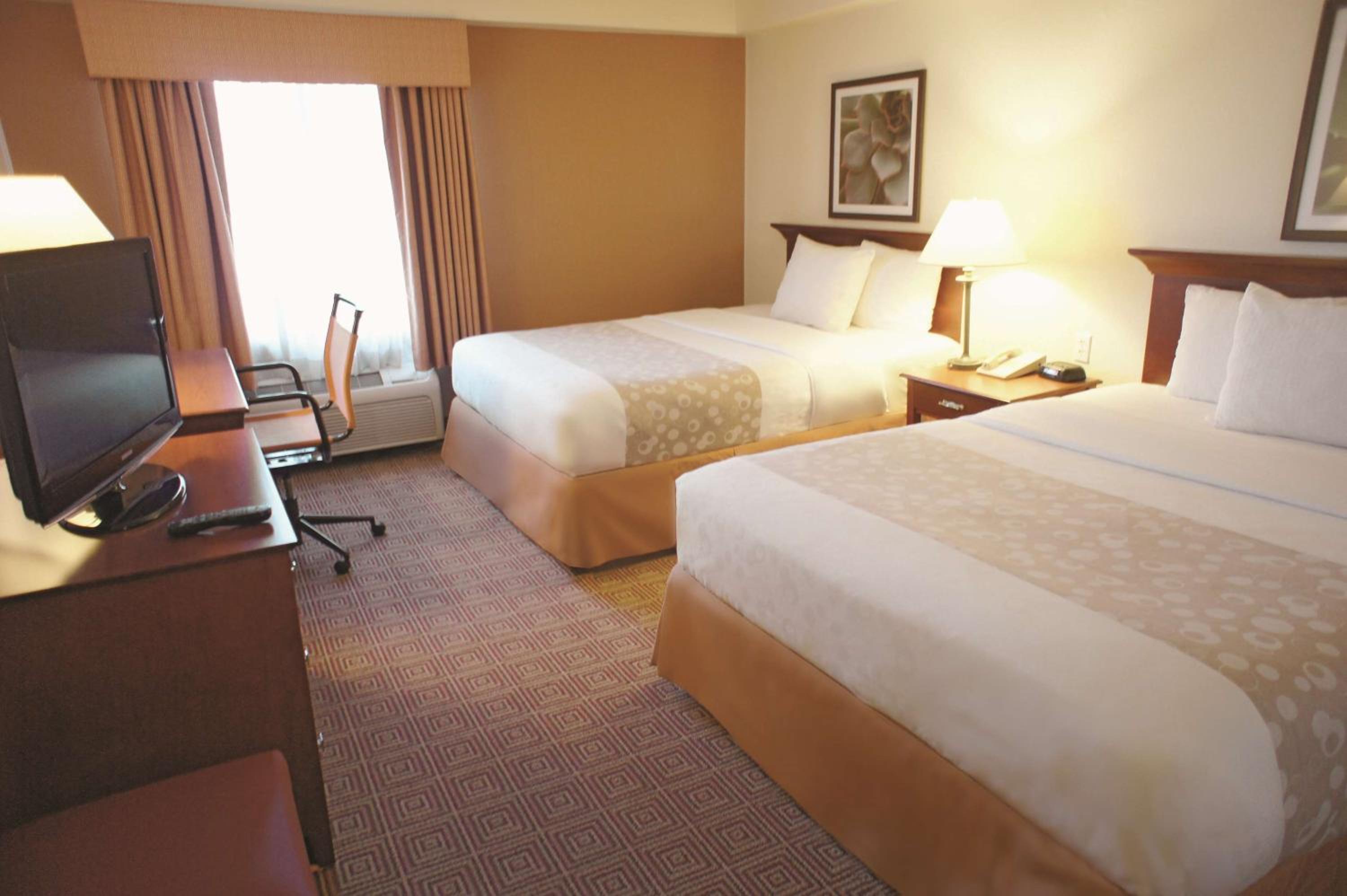 Queen Room with Two Queen Beds - Photo 6