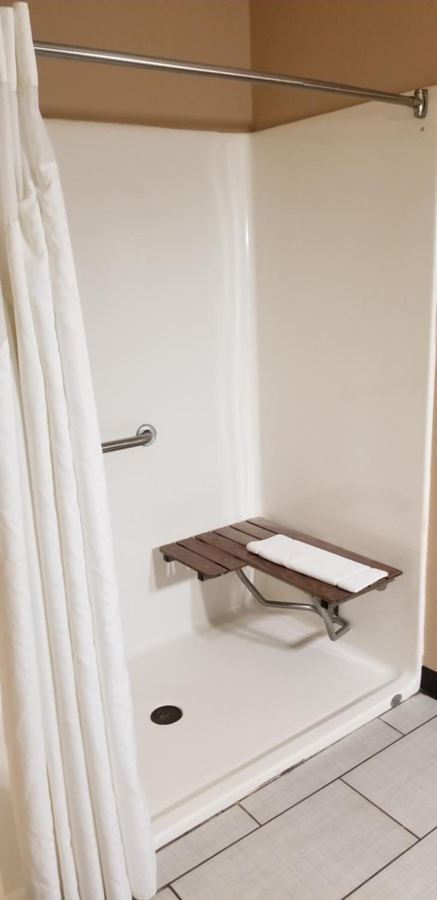 Queen Room - Disability Access - Non-Smoking - Photo 2