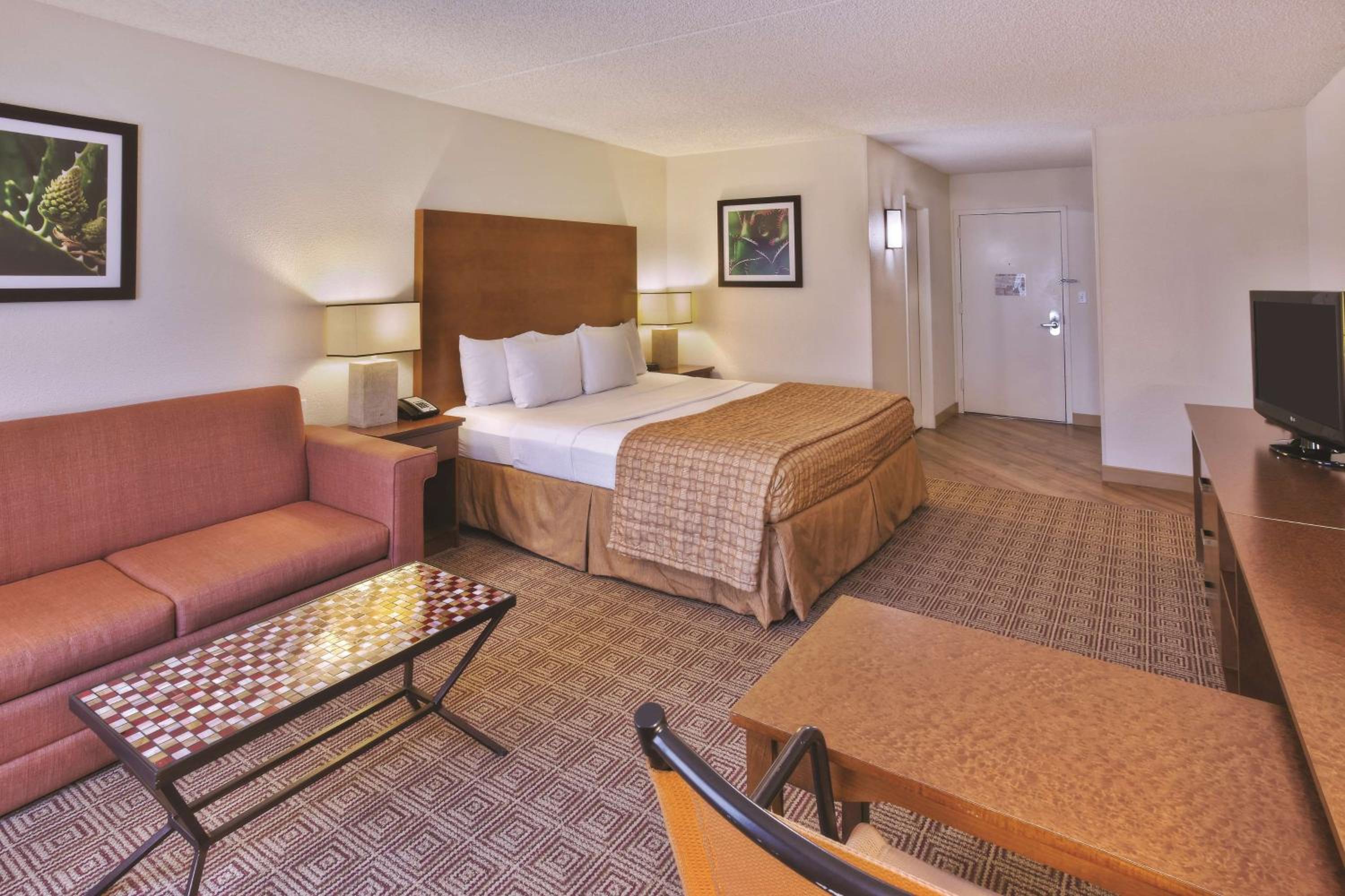 Executive King Room - Photo 6