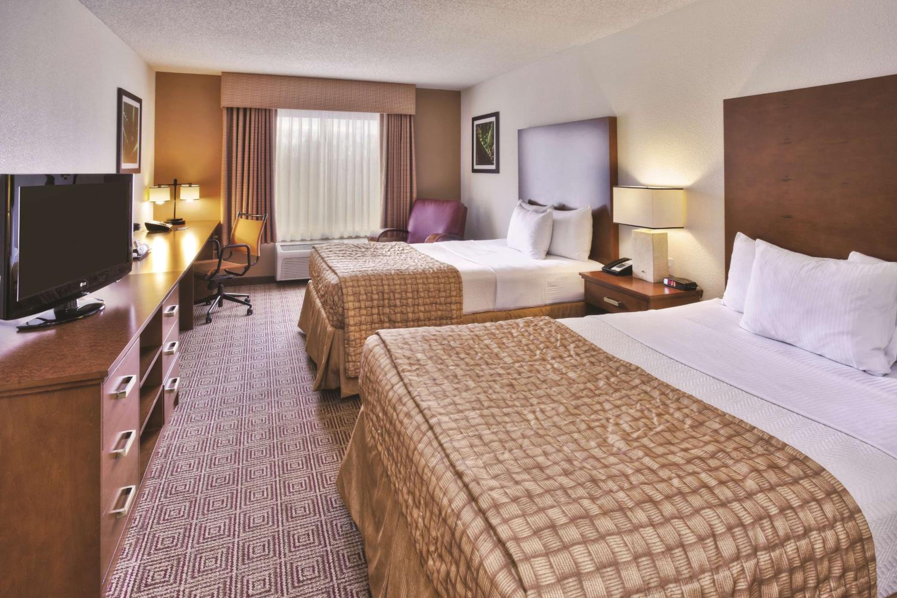 Double Room with Two Double Beds - Non-Smoking - Photo 3