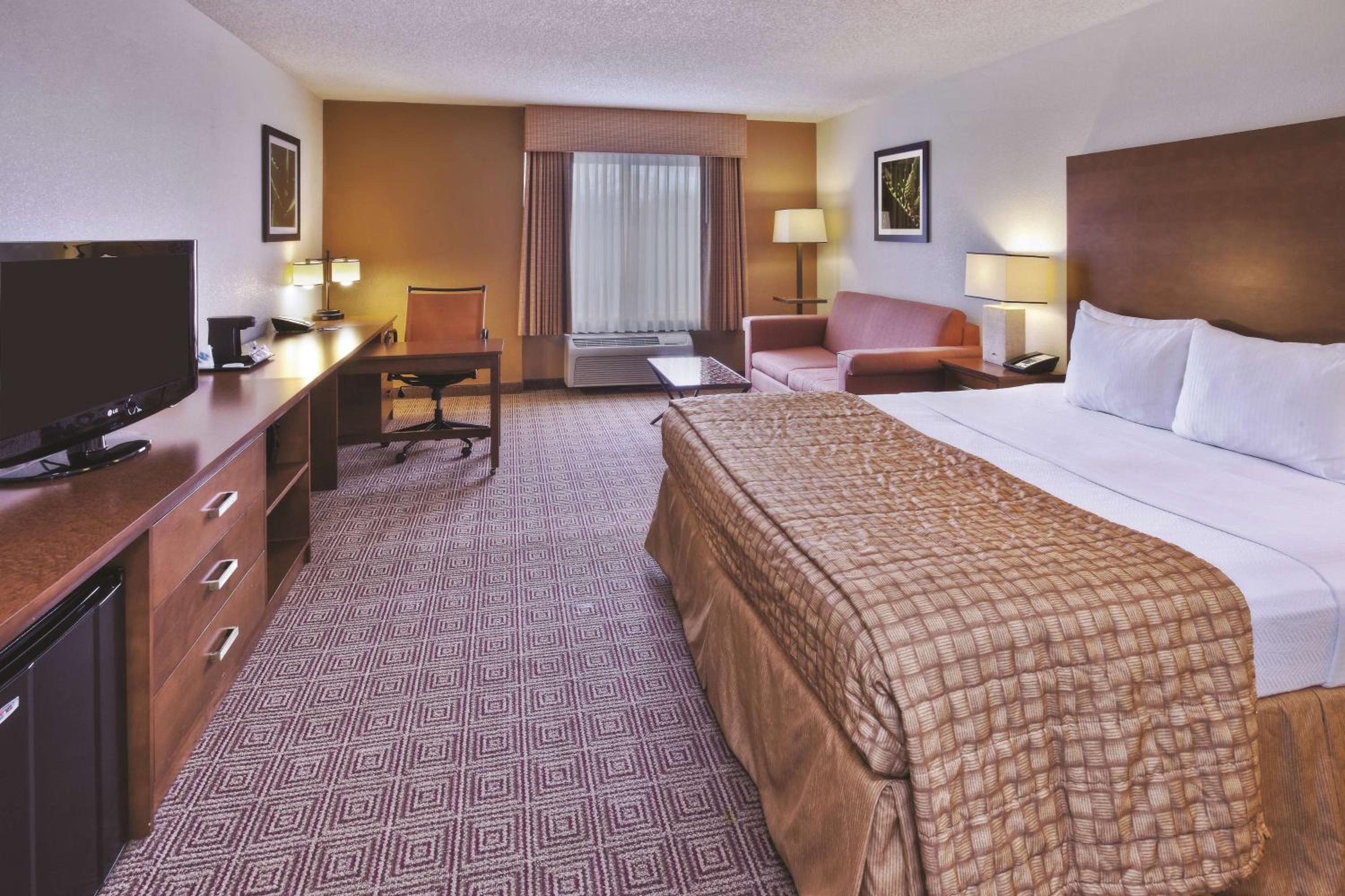 Executive King Room - Photo 3